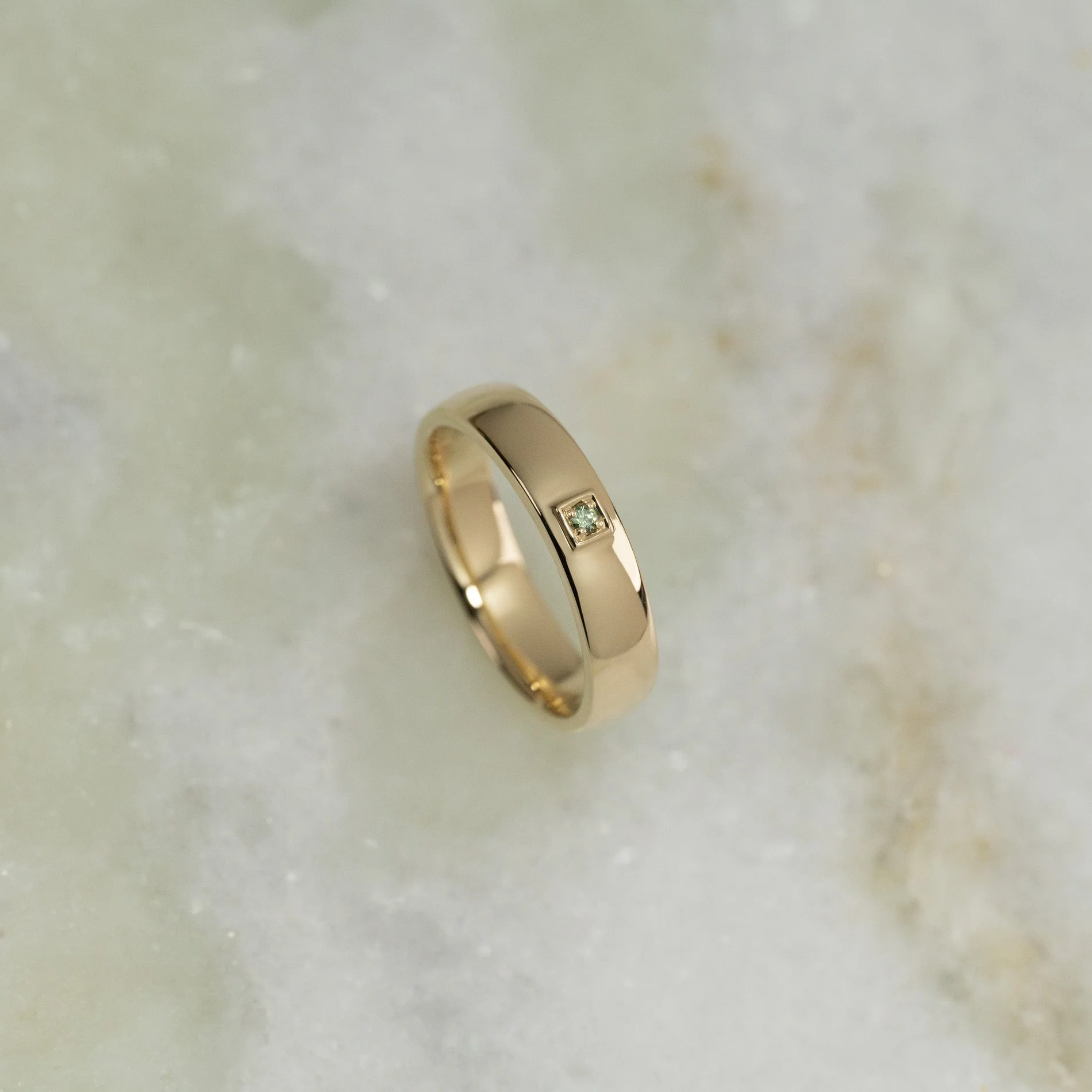 WEDDING BAND W/ GREEN DIAMOND - 0.02ct - Image 2