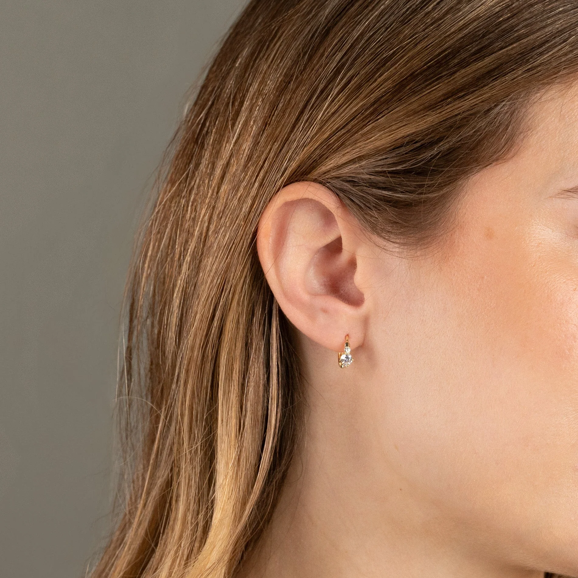 CASSIE CRYSTAL SOLID GOLD EARRING - Image 2