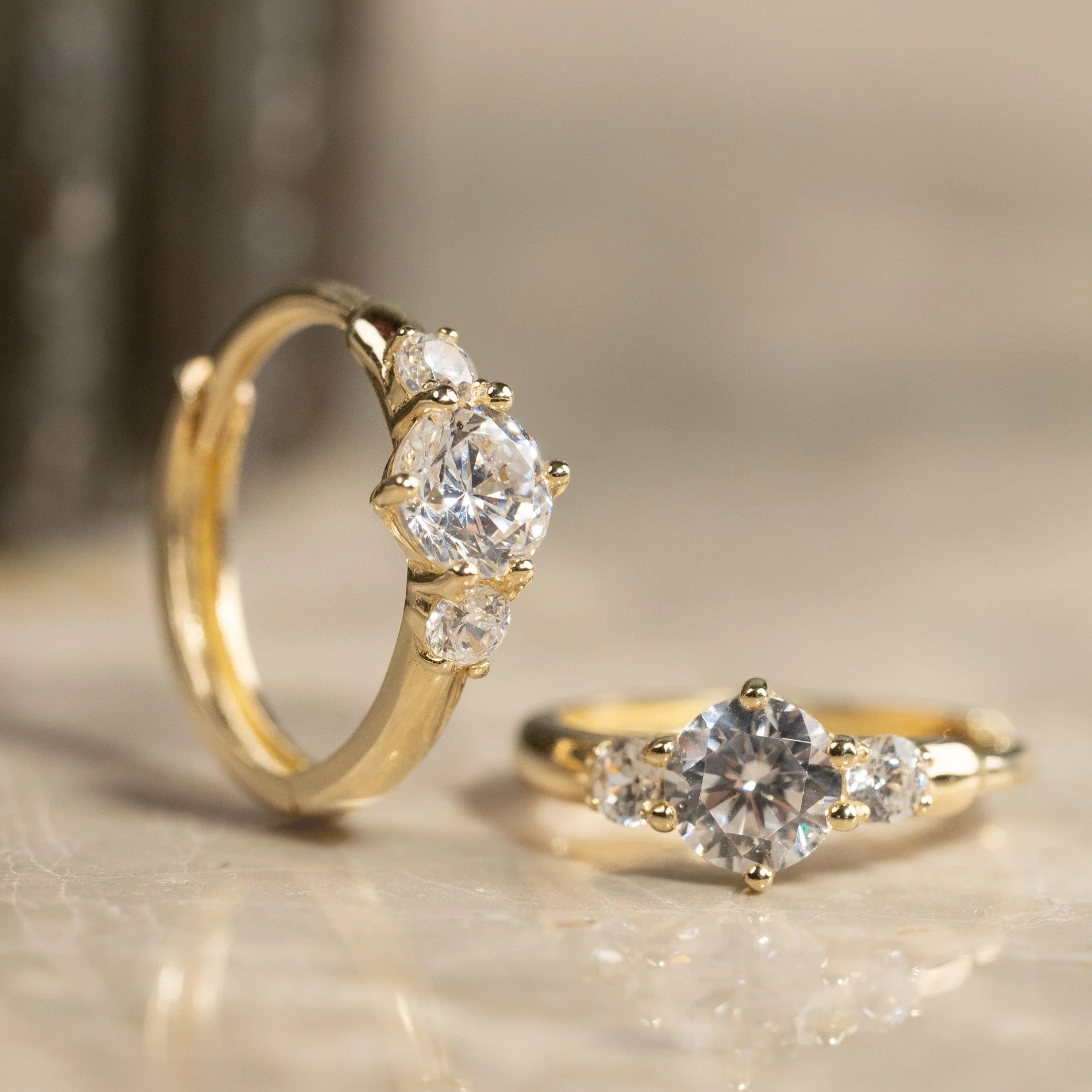 CASSIE CRYSTAL SOLID GOLD EARRING - Image 3