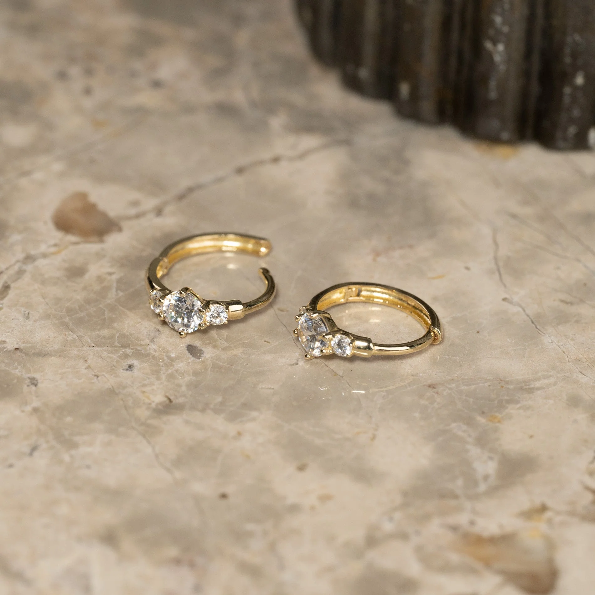 CASSIE CRYSTAL SOLID GOLD EARRING - Image 5