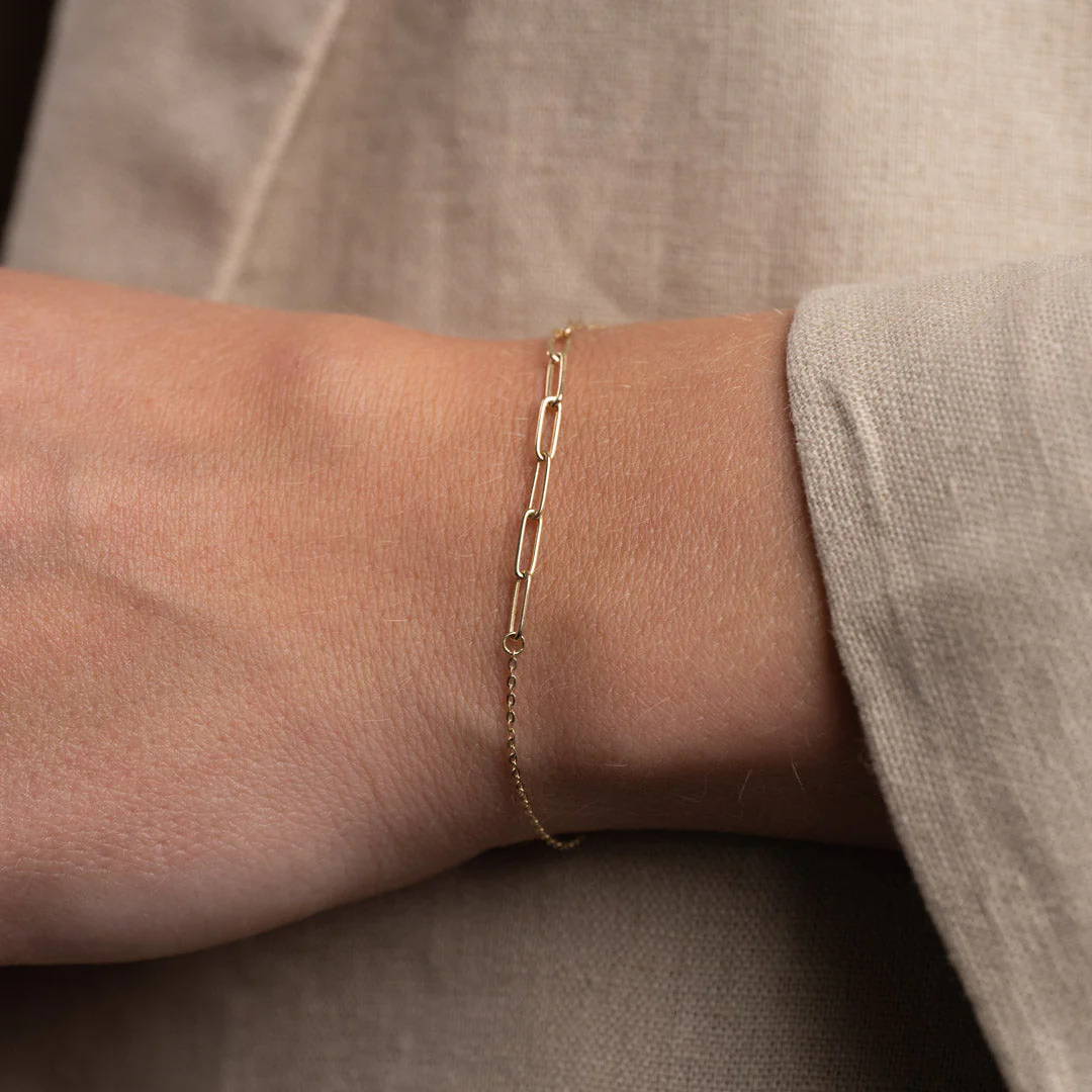 CHARLIZE SOLID GOLD BRACELET - Image 3