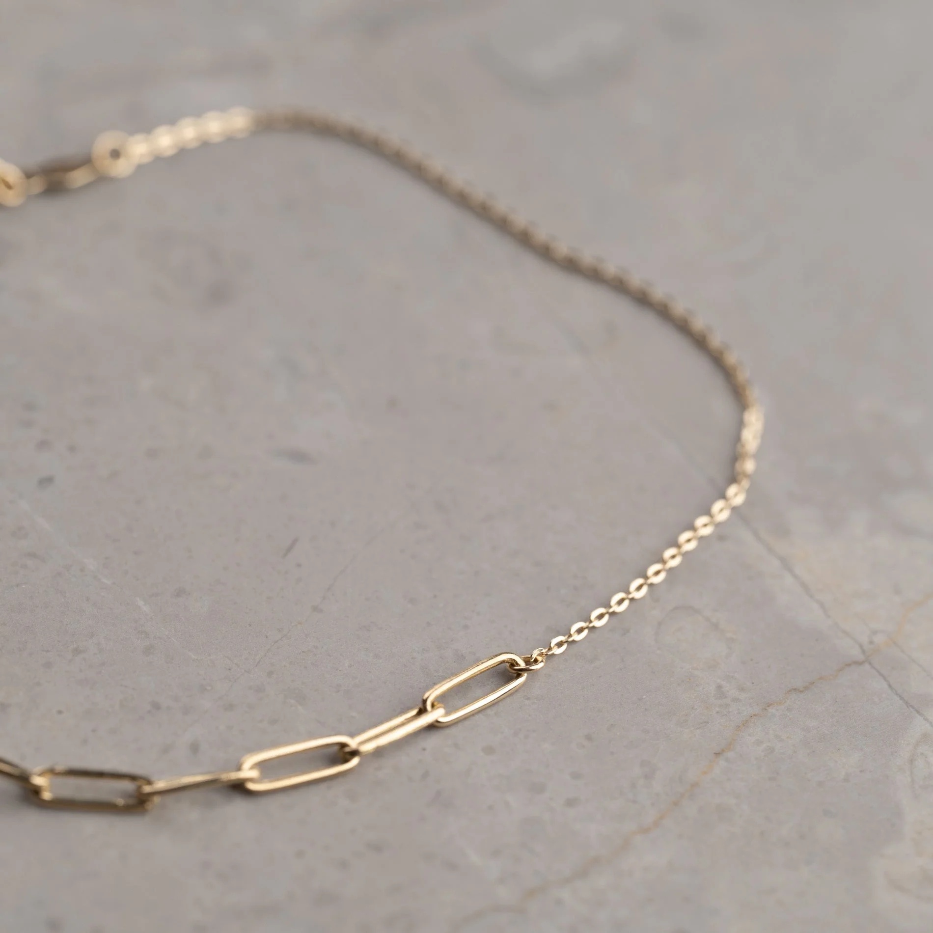 CHARLIZE SOLID GOLD BRACELET - Image 4