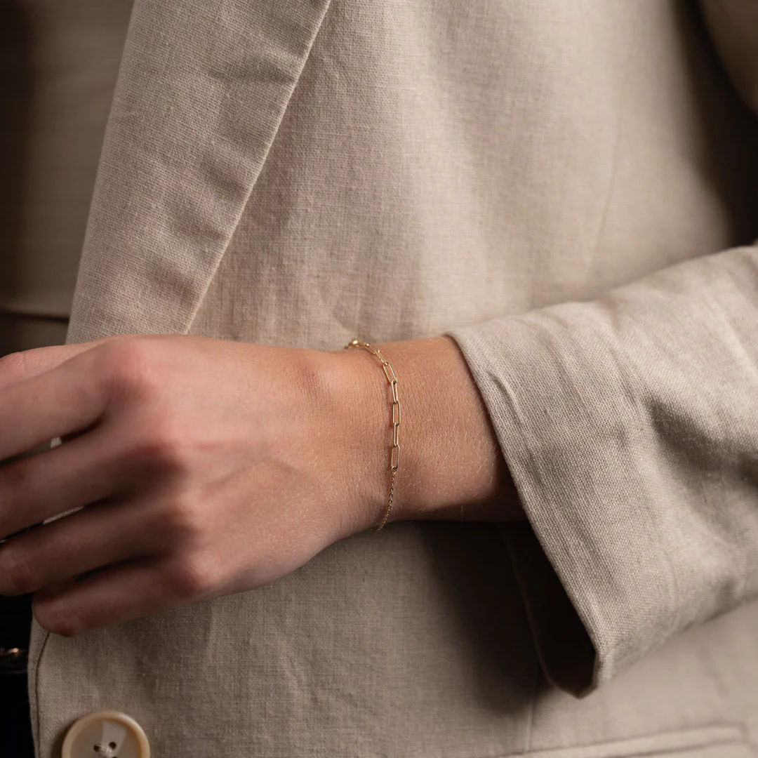 CHARLIZE SOLID GOLD BRACELET - Image 5