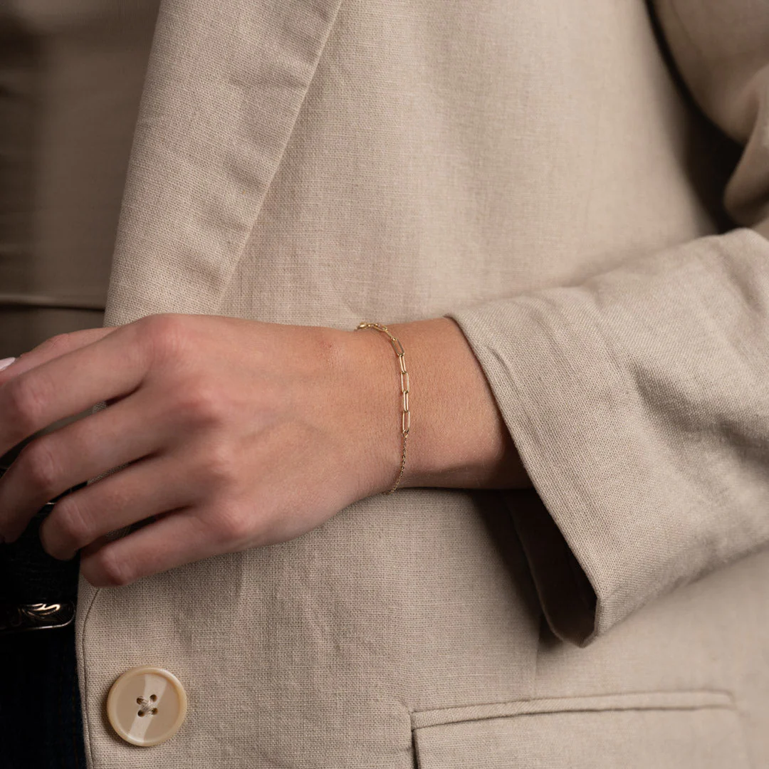 CHARLIZE SOLID GOLD BRACELET - Image 7