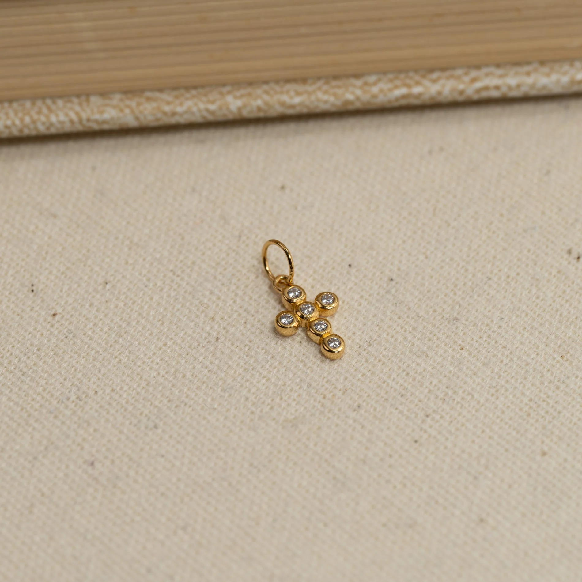 CHRISTA CRYSTAL GOLDEN PENDANT