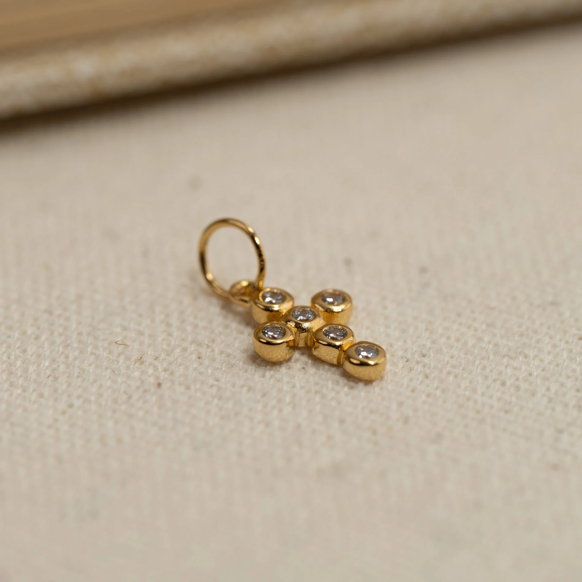 CHRISTA CRYSTAL GOLDEN PENDANT - Image 2