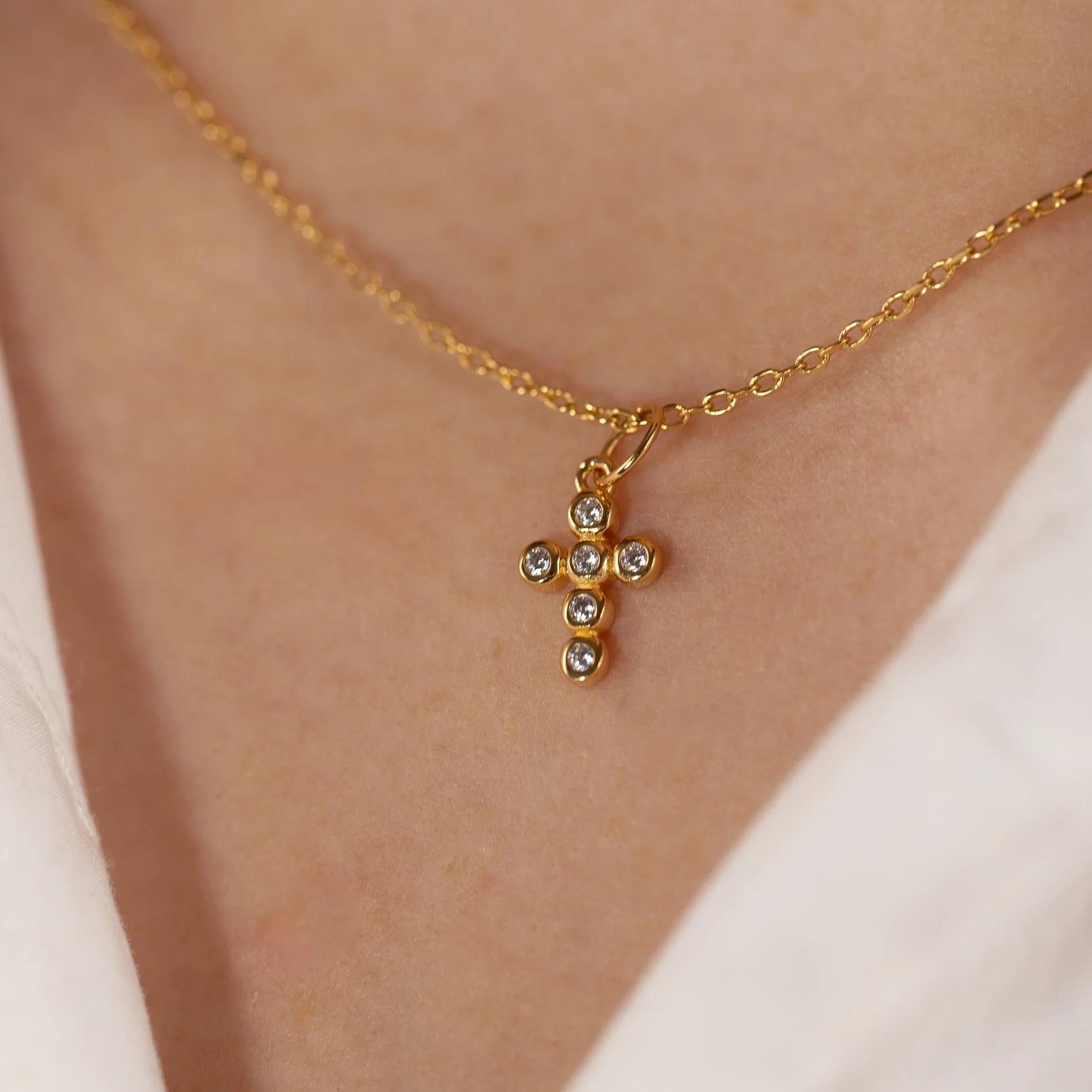 CHRISTA CRYSTAL GOLDEN PENDANT - Image 3