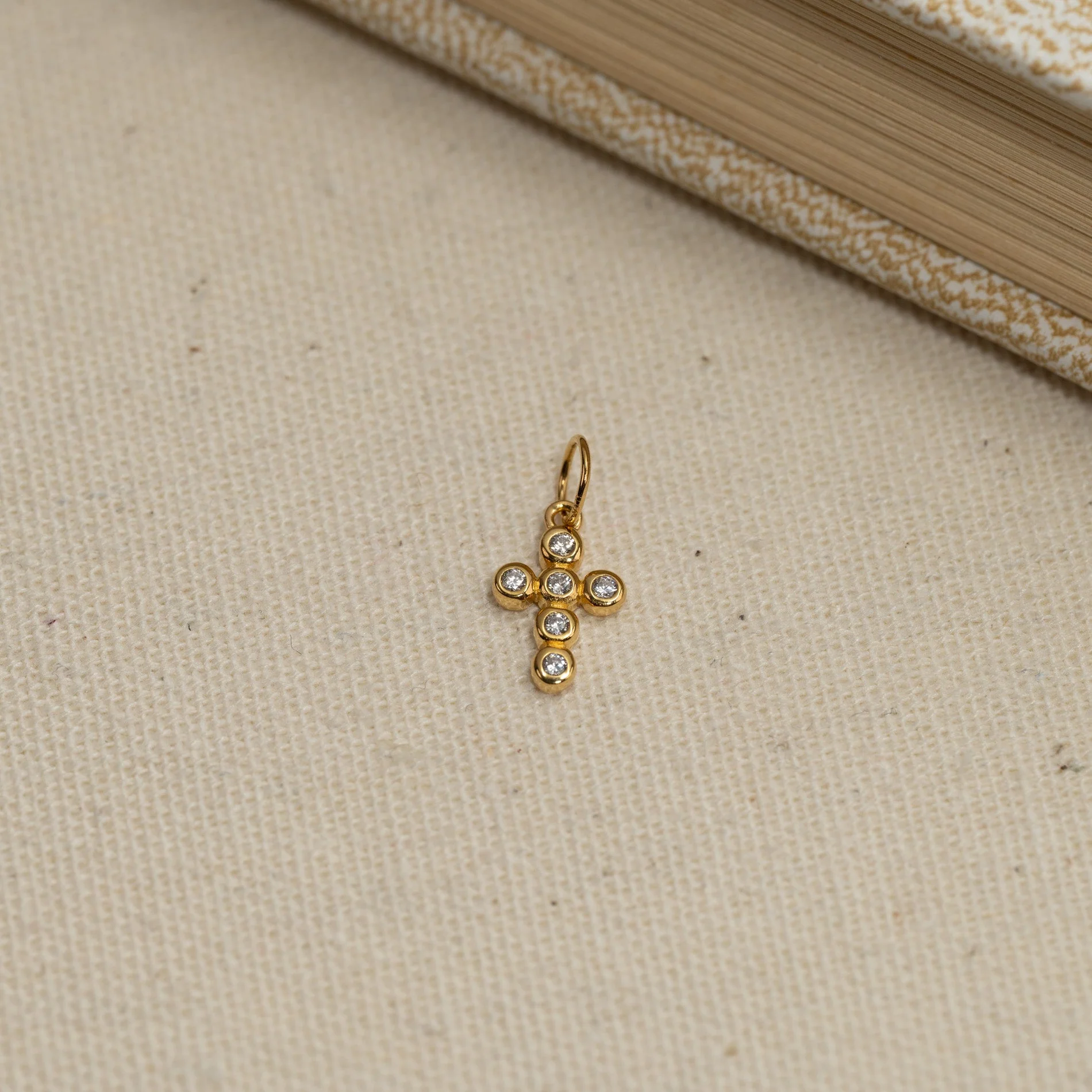 CHRISTA CRYSTAL GOLDEN PENDANT - Image 4