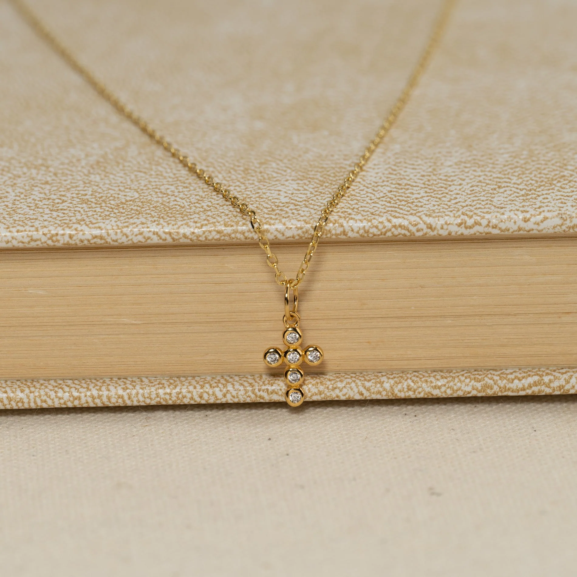 CHRISTA CRYSTAL GOLDEN PENDANT - Image 5