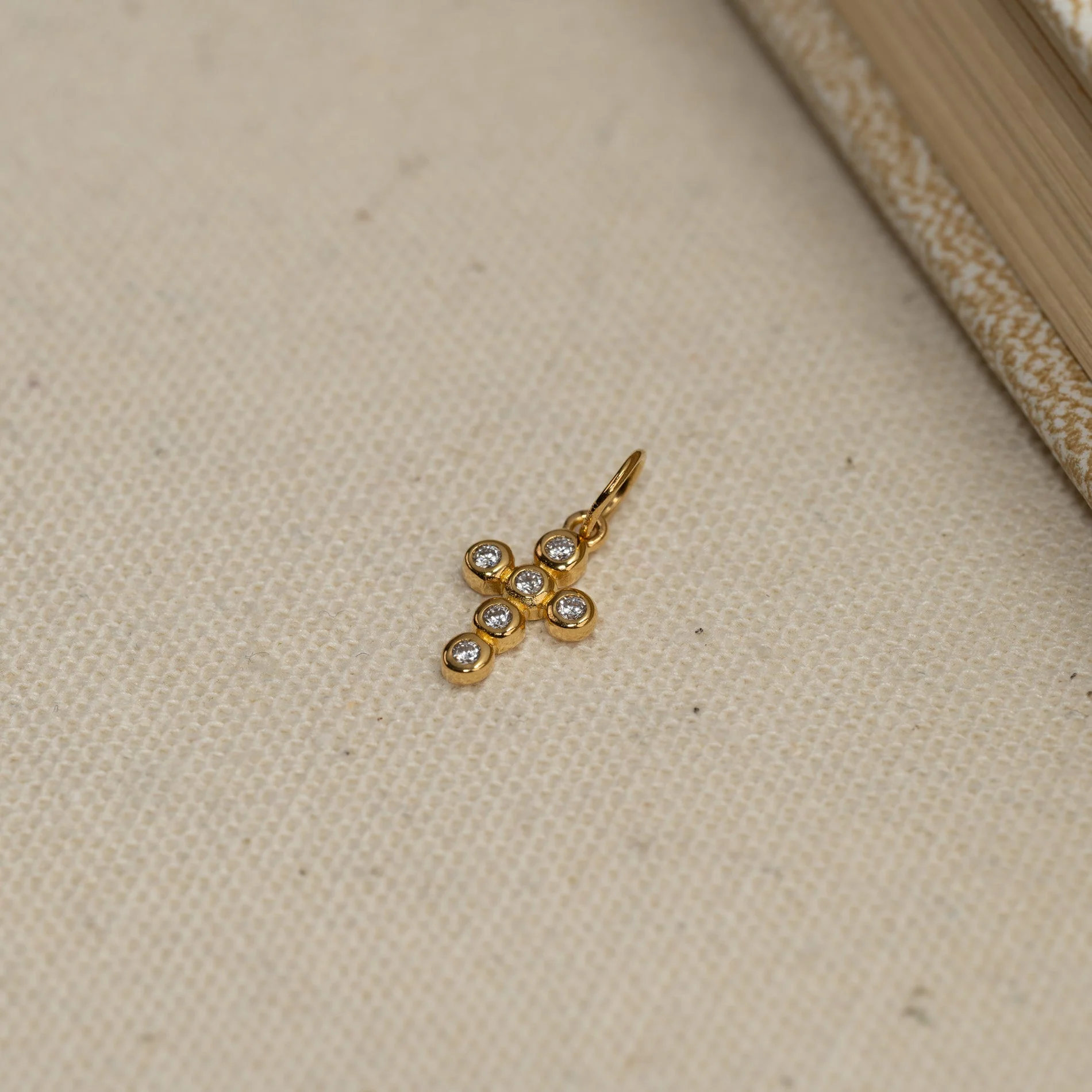 CHRISTA CRYSTAL GOLDEN PENDANT - Image 7
