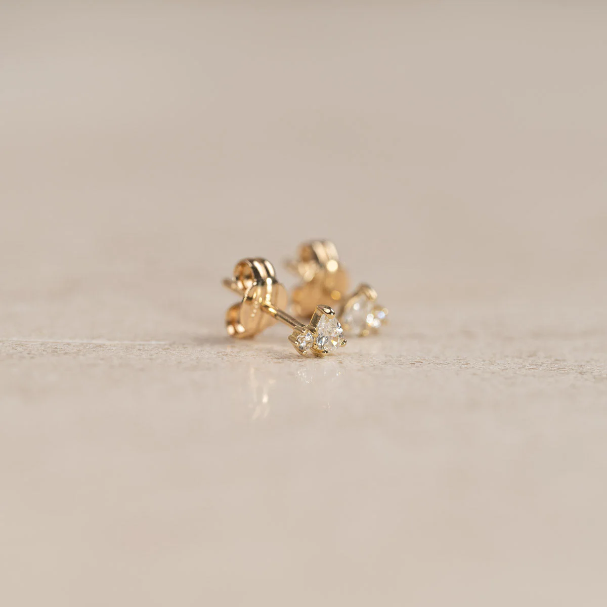 CIELA CRYSTAL SOLID GOLD EARRING - Image 4