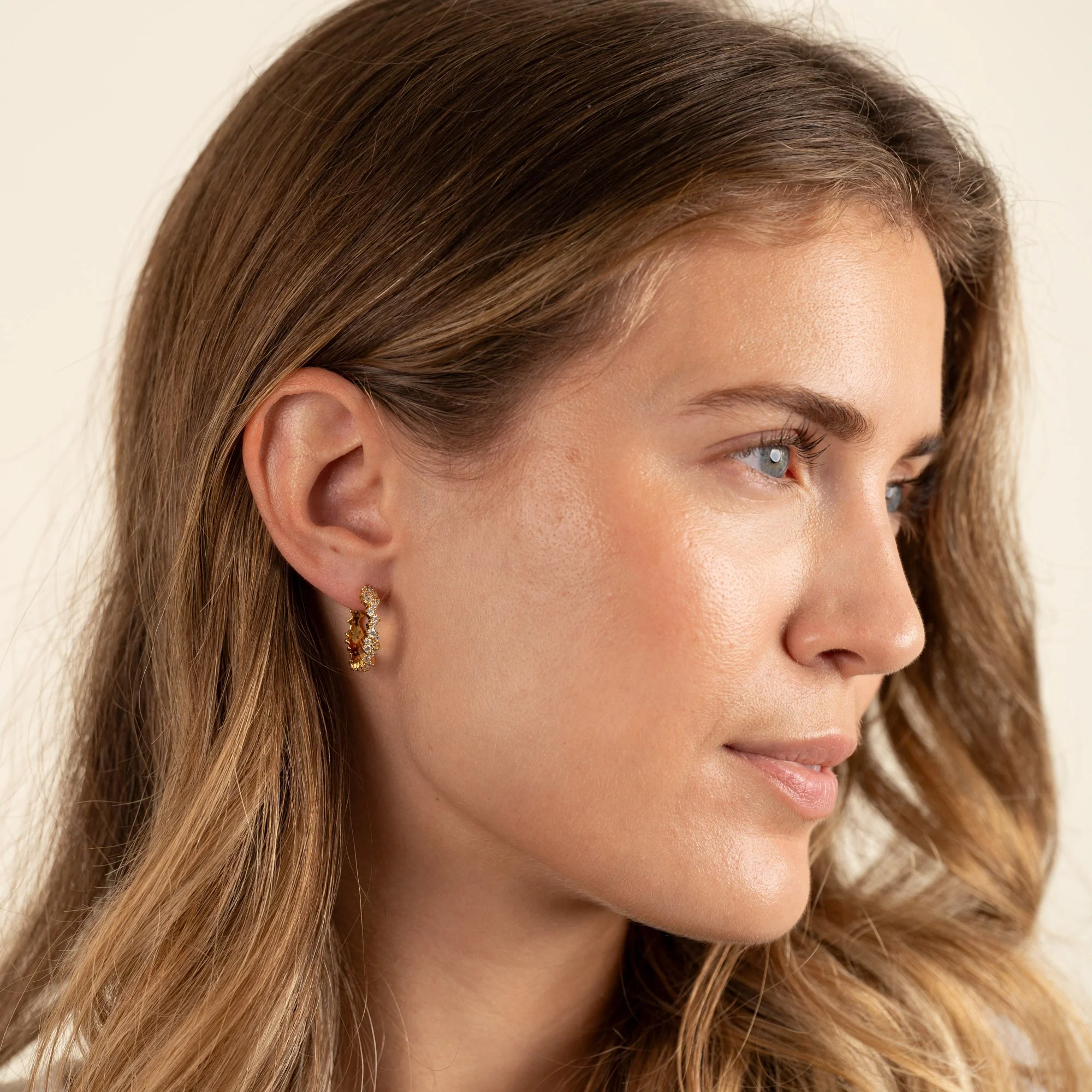 CLAIR CRYSTAL GOLDEN CREOL EARRING - Image 5