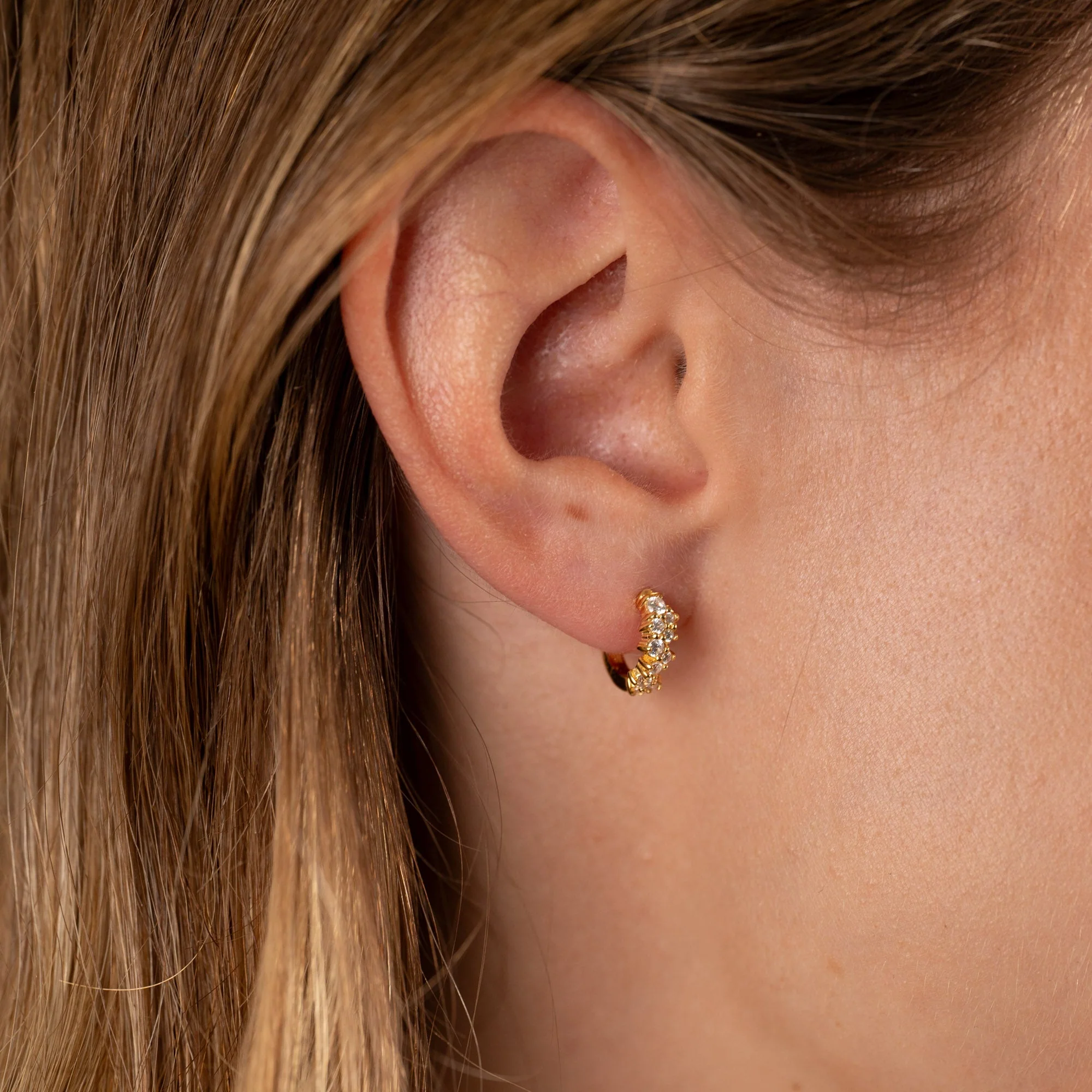 CLAIR CRYSTAL GOLDEN MINI HUGGIE EARRING - Image 5