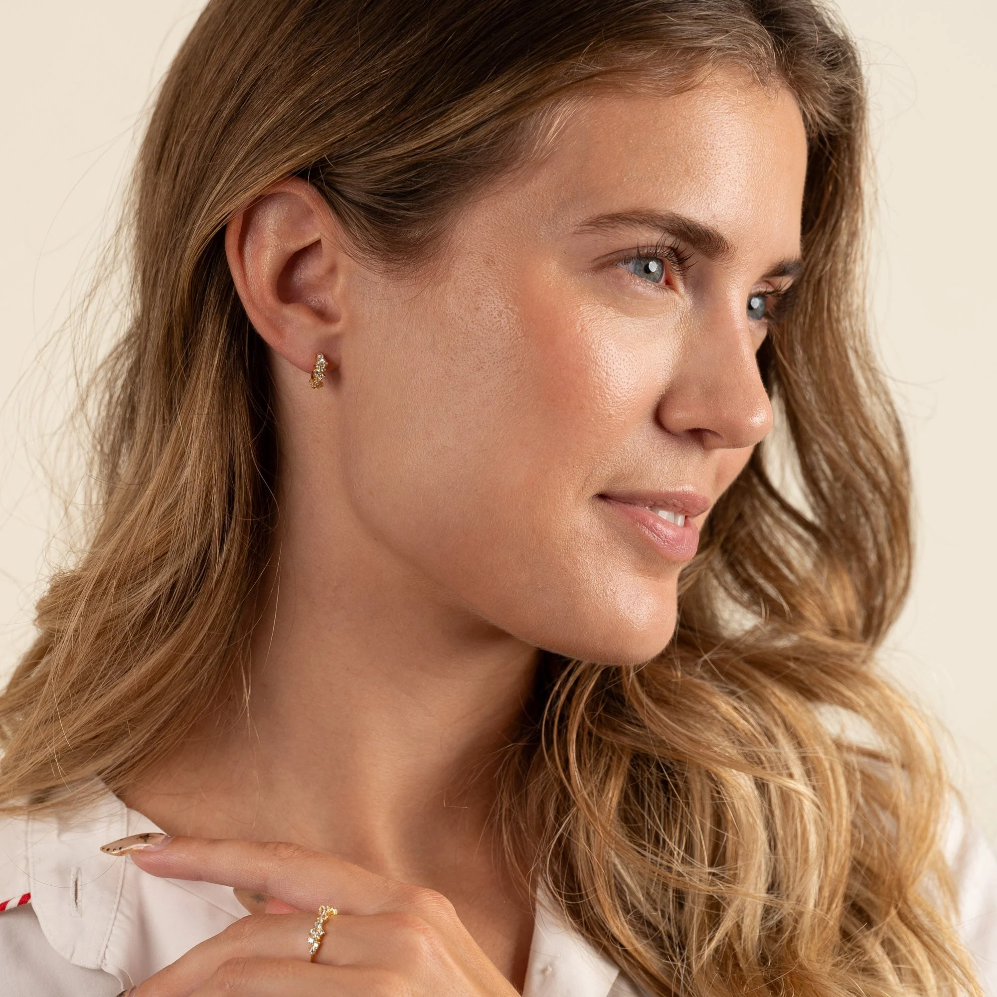 CLAIR CRYSTAL GOLDEN MINI HUGGIE EARRING - Image 7