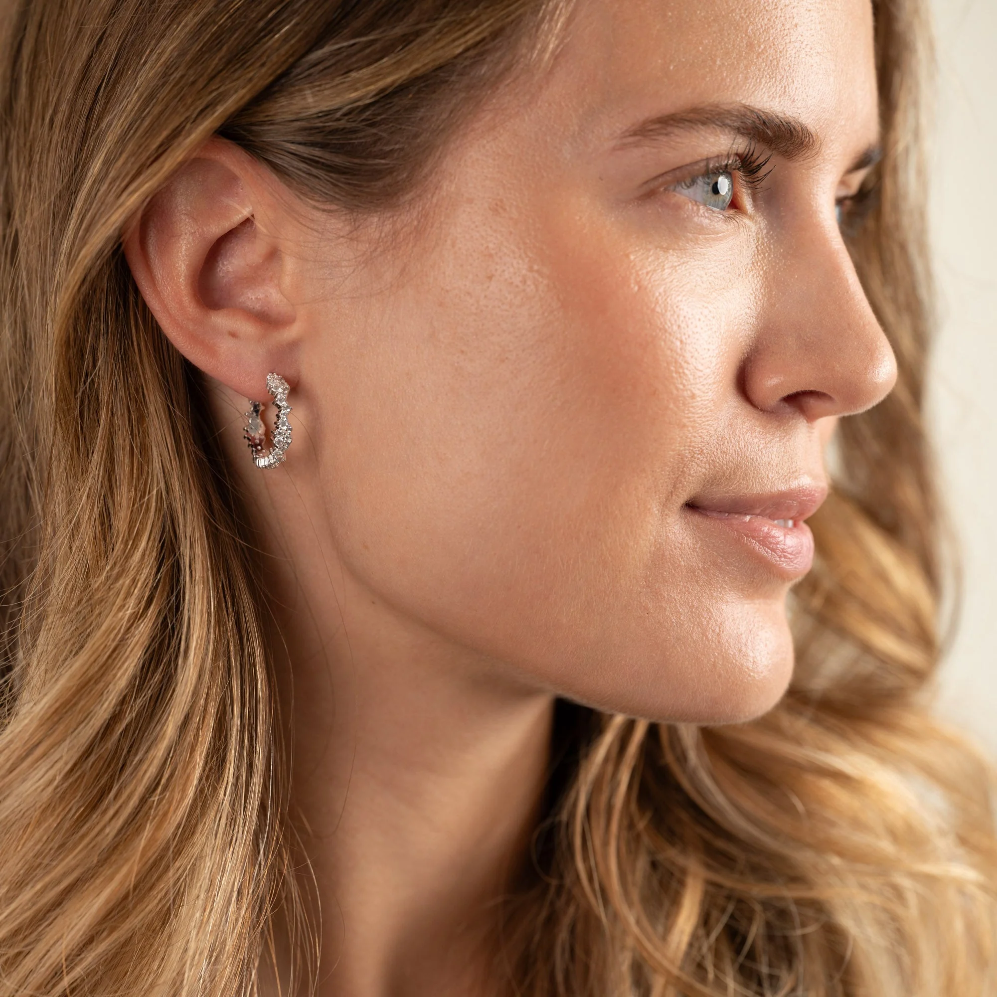 CLAIR CRYSTAL SILVER CREOL EARRING - Image 6