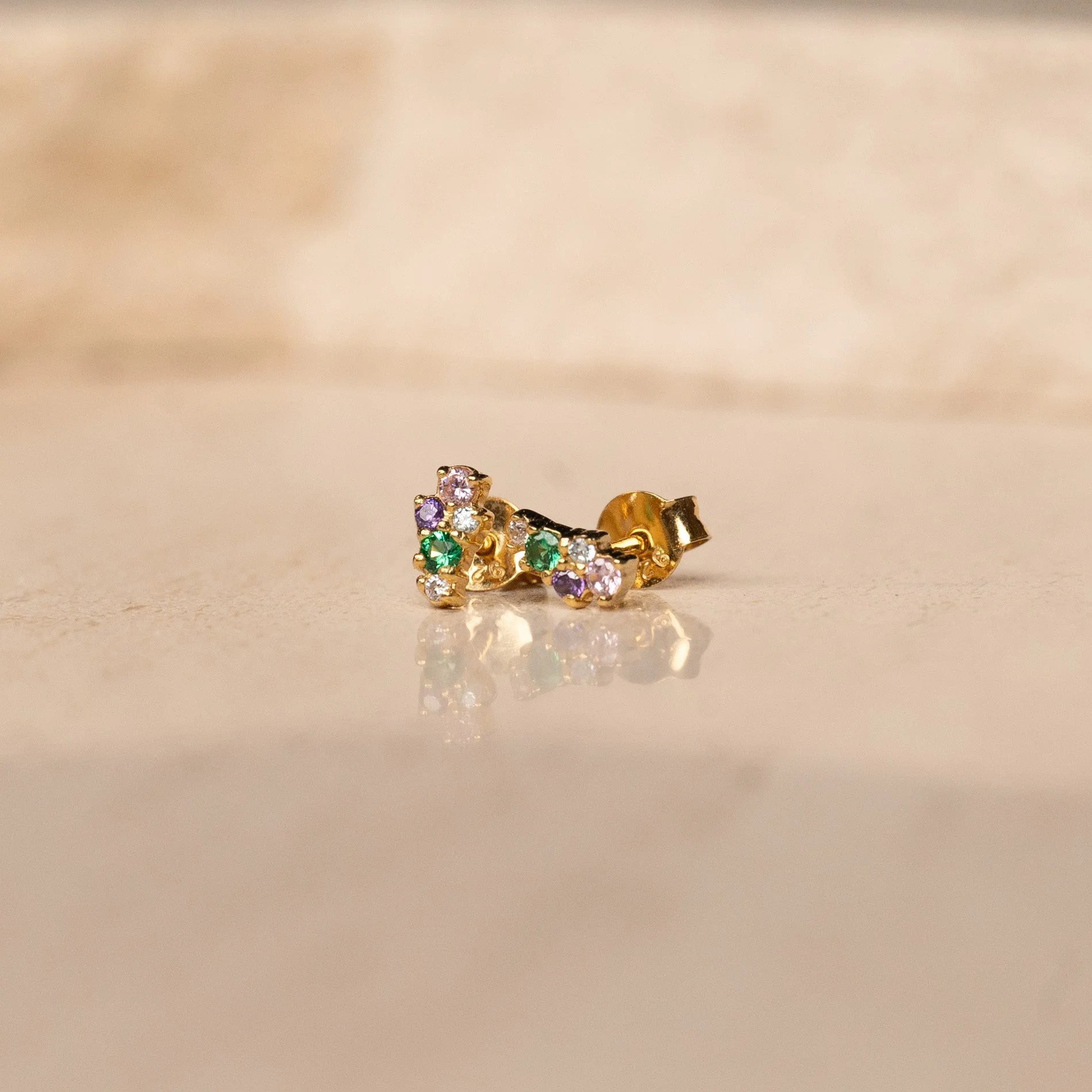 CLAIR RAINBOW GOLDEN STUD EARRING - Image 3