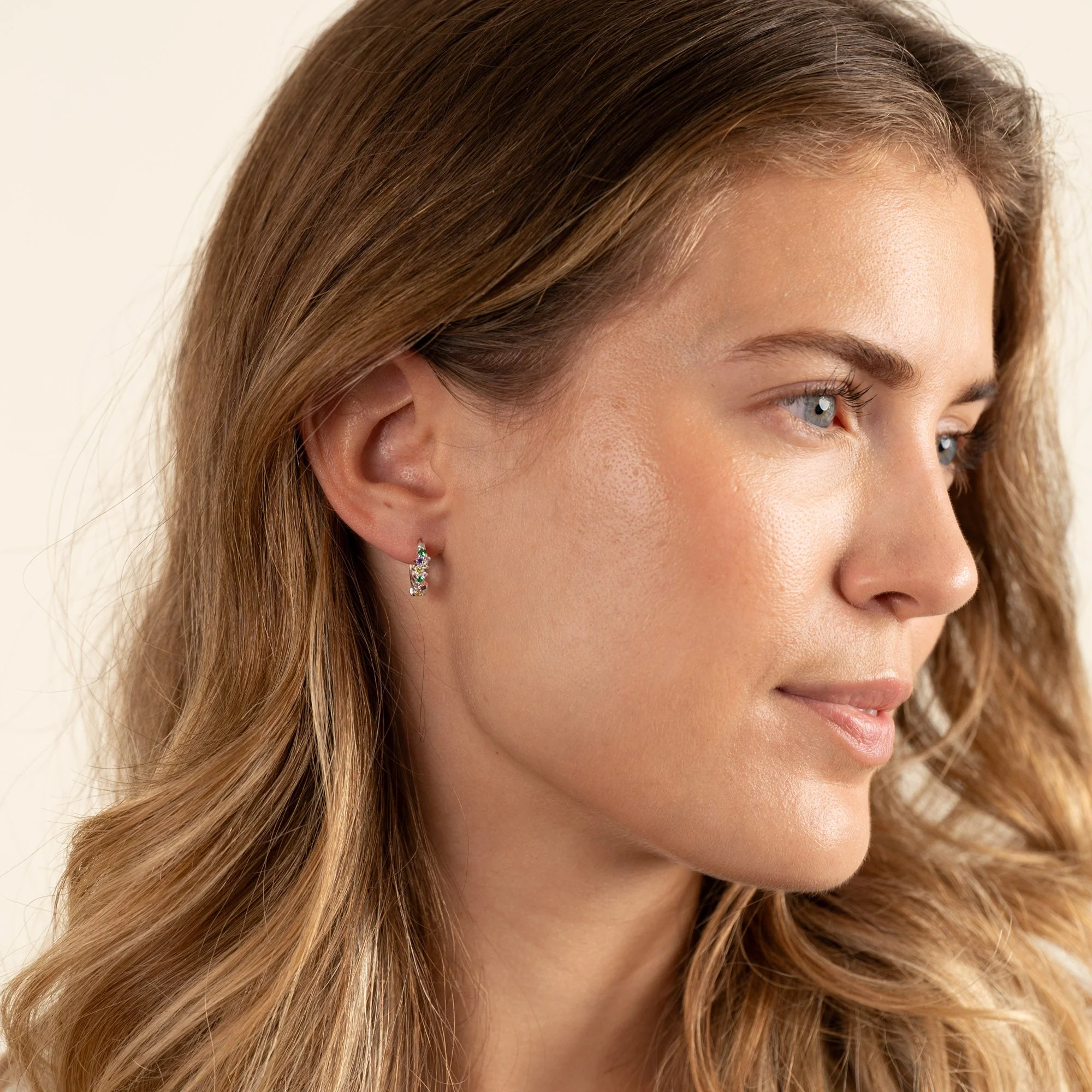 CLAIR RAINBOW SILVER SMALL HUGGIE EARRING - Image 7