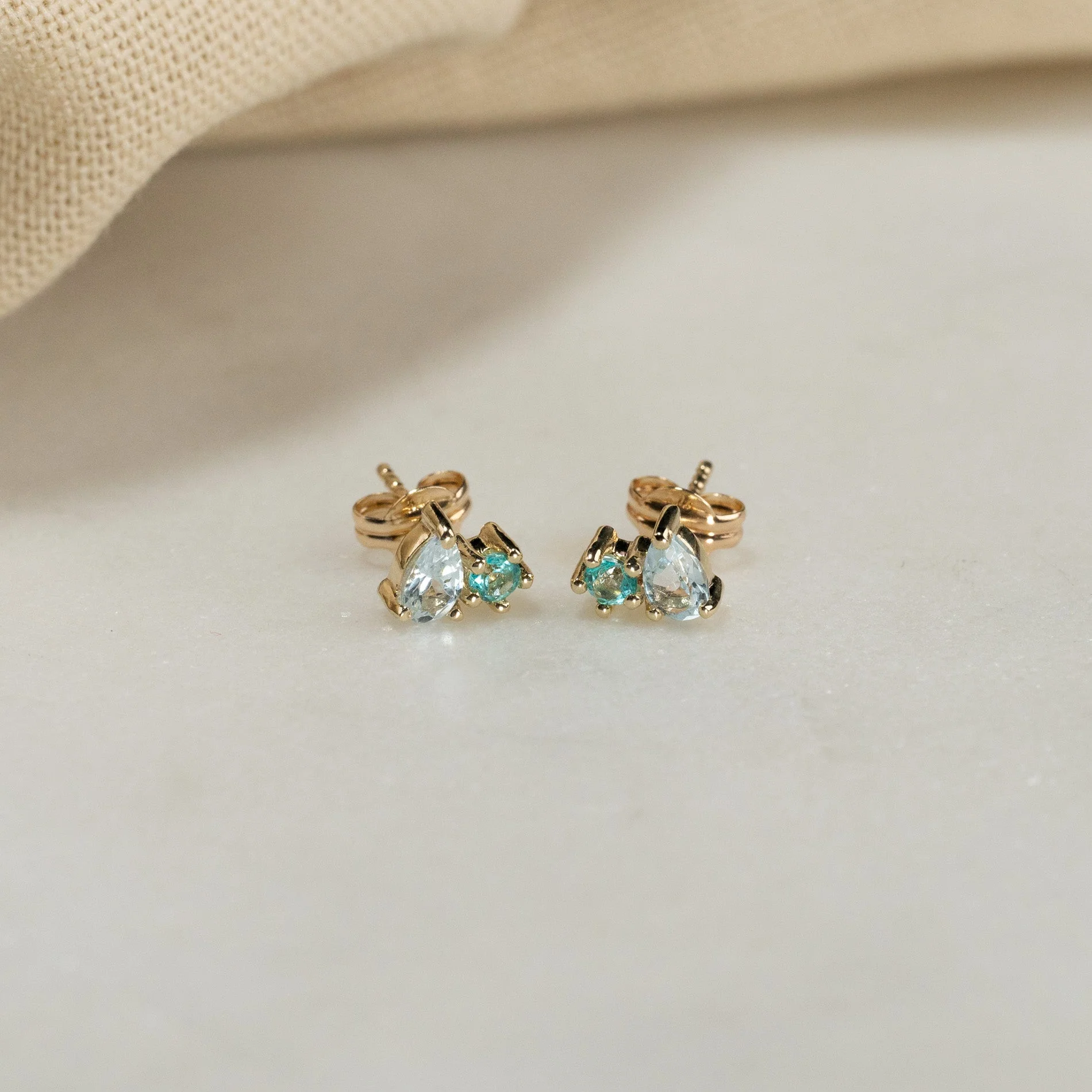 CLARIS BLUE TOPAZ SOLID GOLD STUD EARRING
