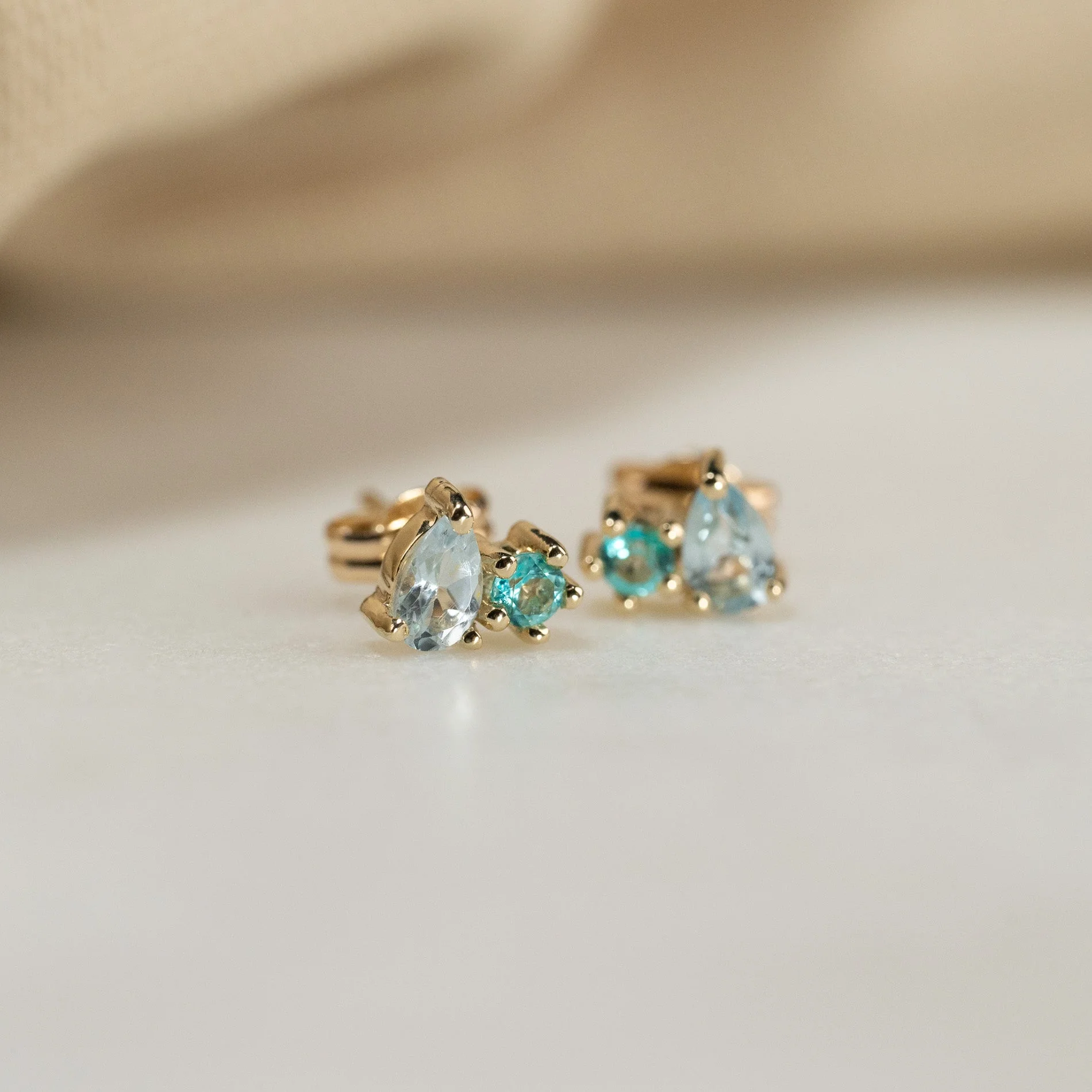 CLARIS BLUE TOPAZ SOLID GOLD STUD EARRING - Image 3