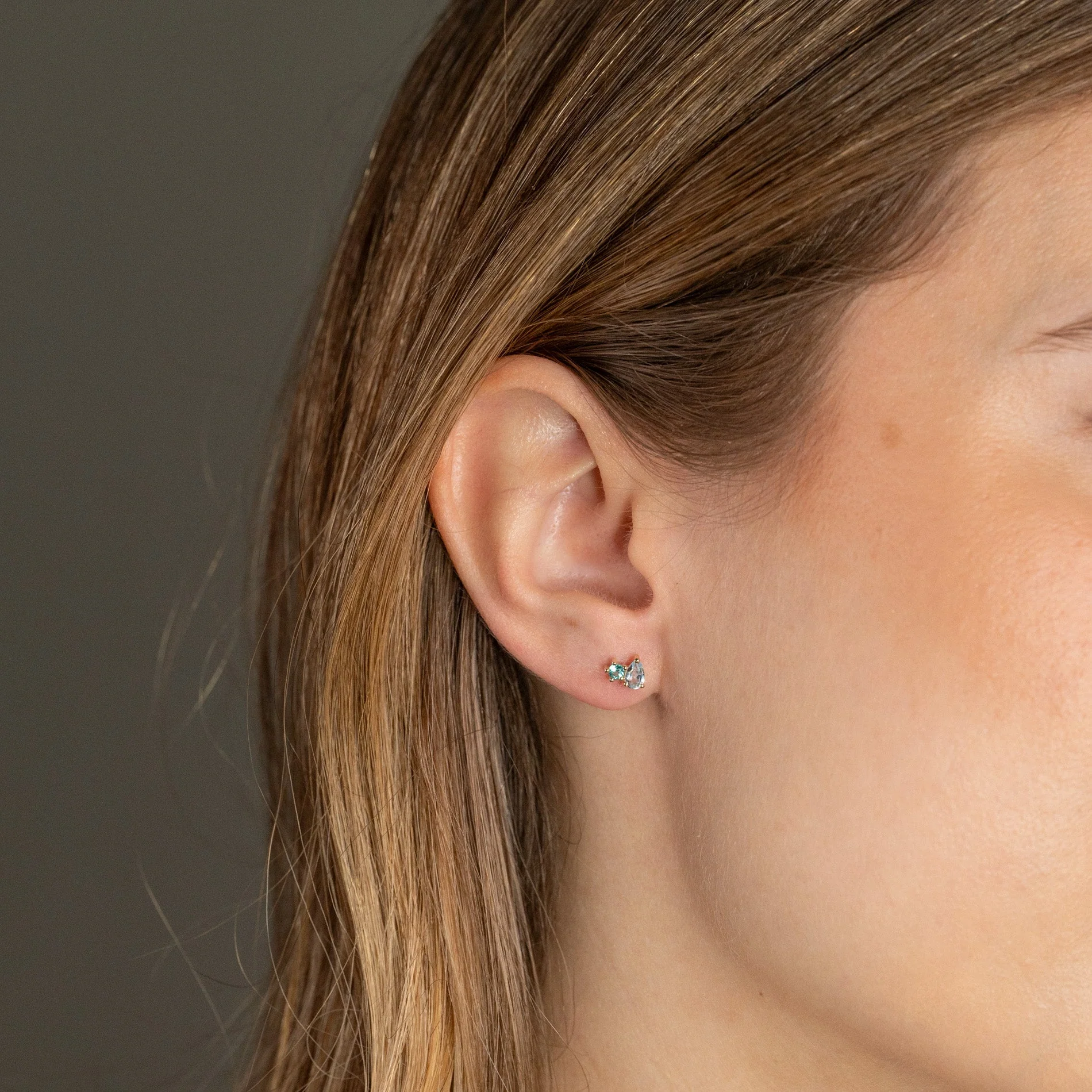 CLARIS BLUE TOPAZ SOLID GOLD STUD EARRING - Image 4