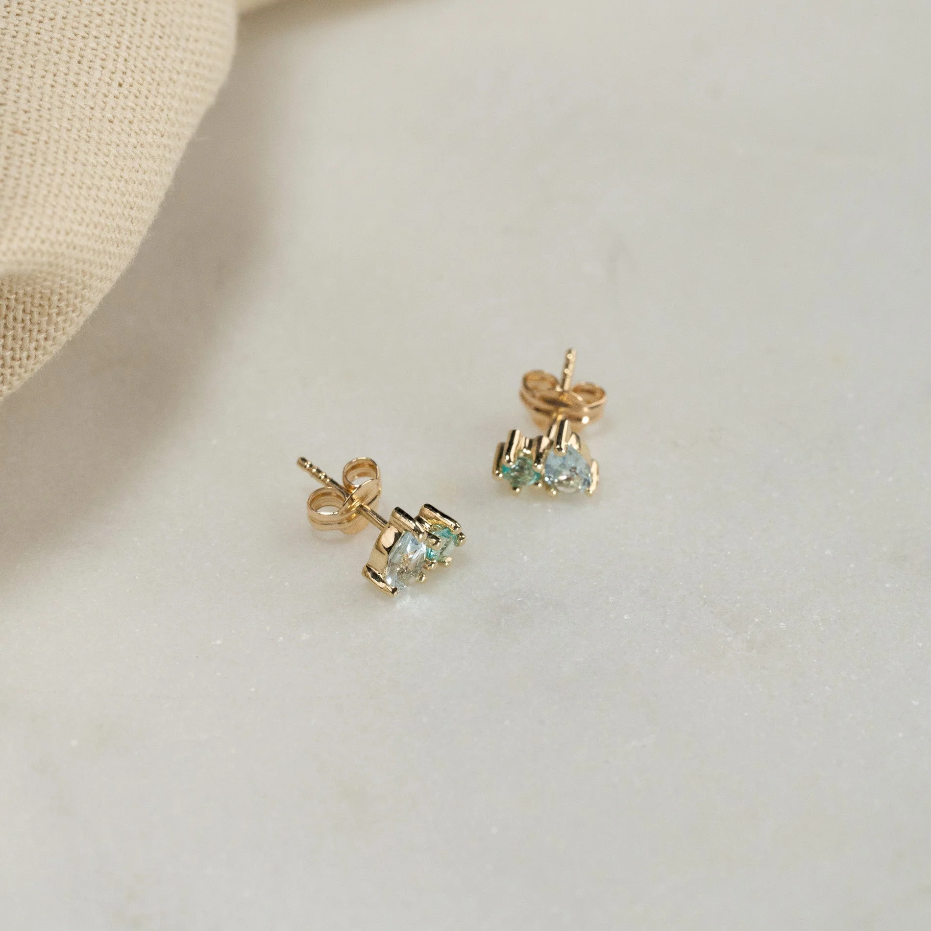 CLARIS BLUE TOPAZ SOLID GOLD STUD EARRING - Image 5
