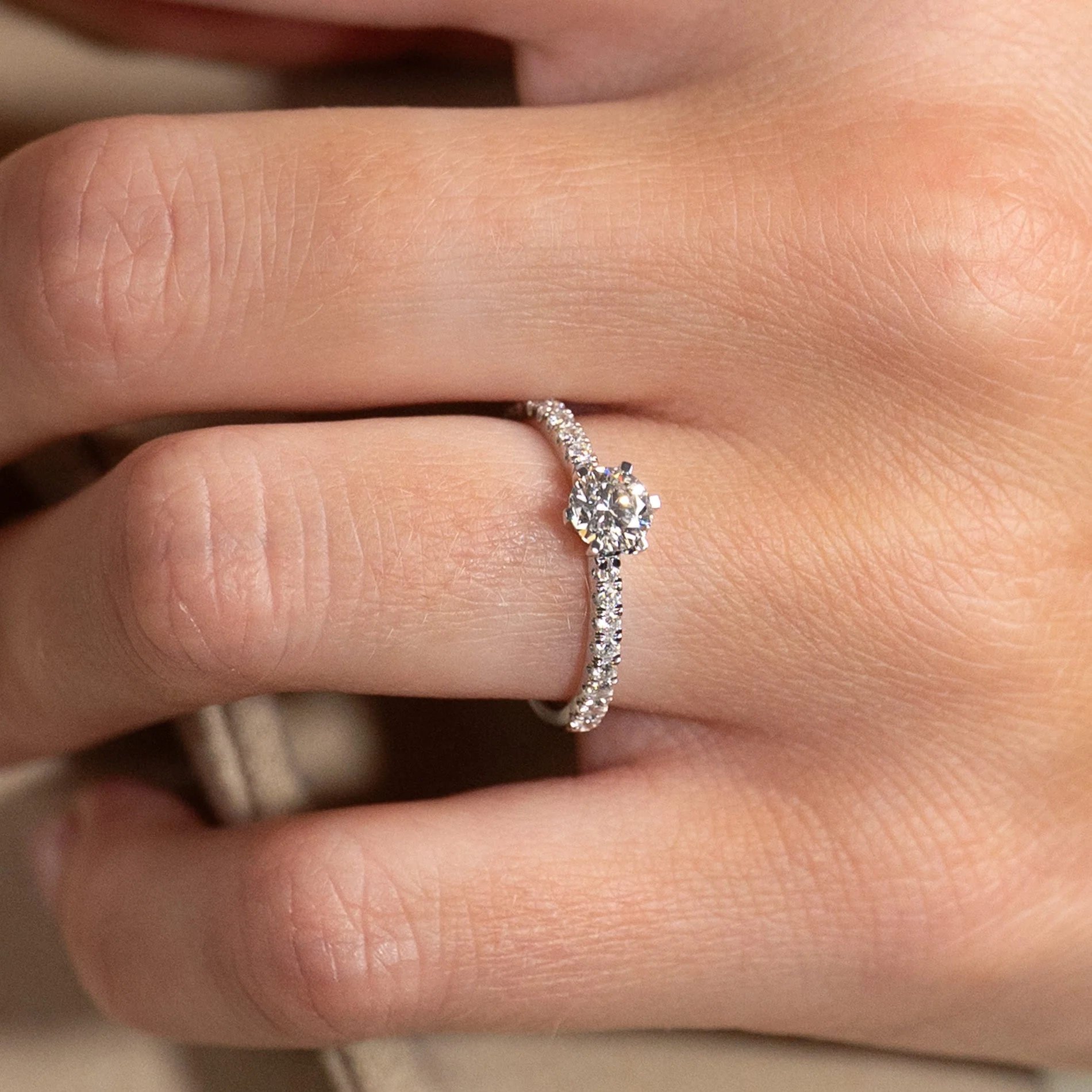 CLASSIC 6-PRONG ALLIANCE LAB-DIAMOND RING - 0.7ct - WG - Image 2