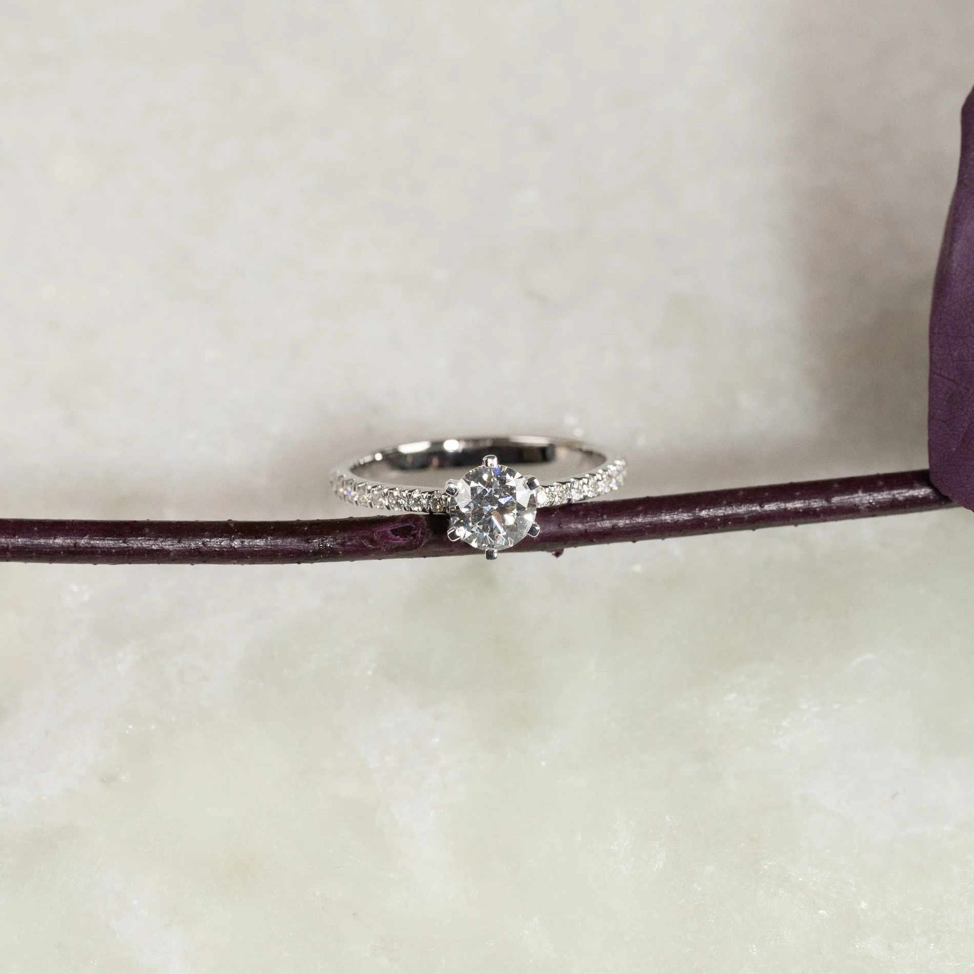 CLASSIC 6-PRONG ALLIANCE LAB-DIAMOND RING - 0.9ct - WG - Image 7