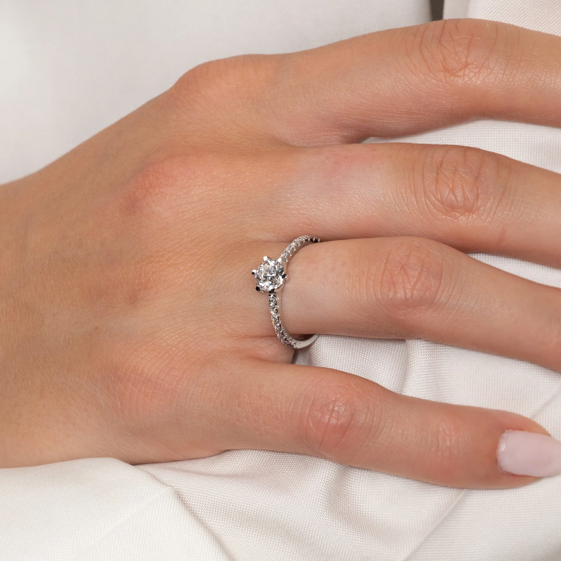 CLASSIC 6-PRONG ALLIANCE LAB-DIAMOND RING - 0.9ct - WG - Image 8