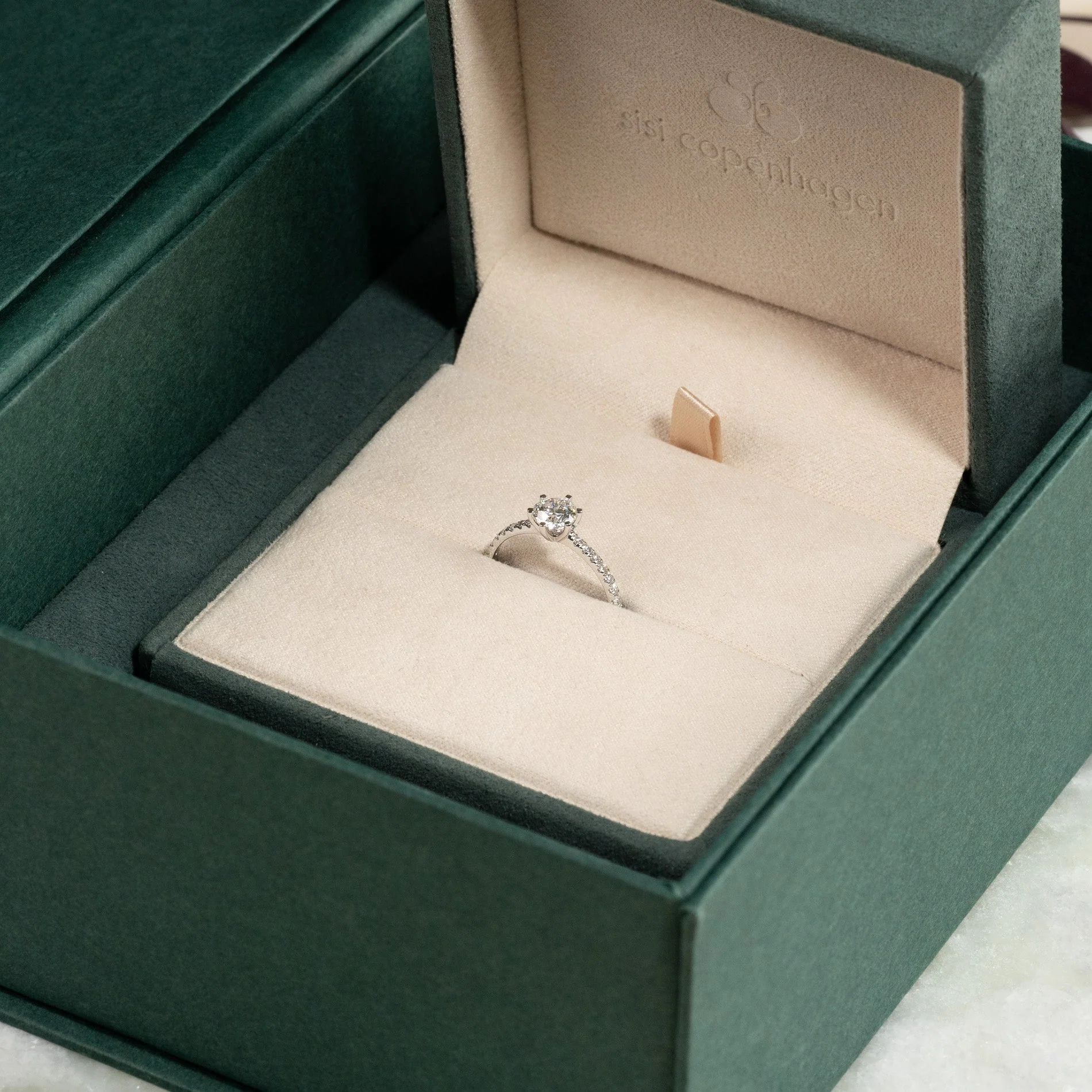 CLASSIC 6-PRONG ALLIANCE LAB-DIAMOND RING - 0.9ct - WG - Image 9