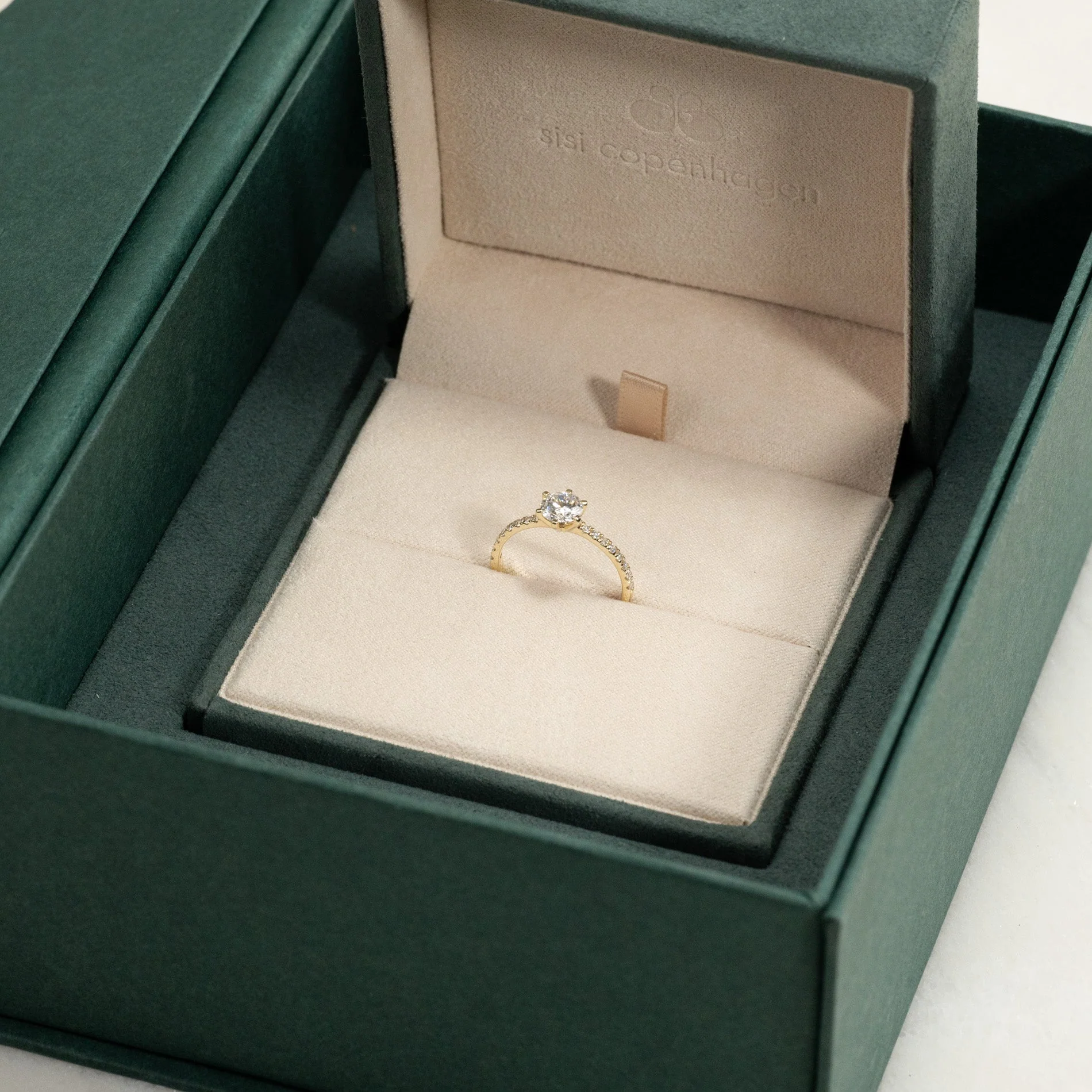 CLASSIC 6-PRONG ALLIANCE LAB-DIAMOND RING - 0.9ct - YG - Image 11