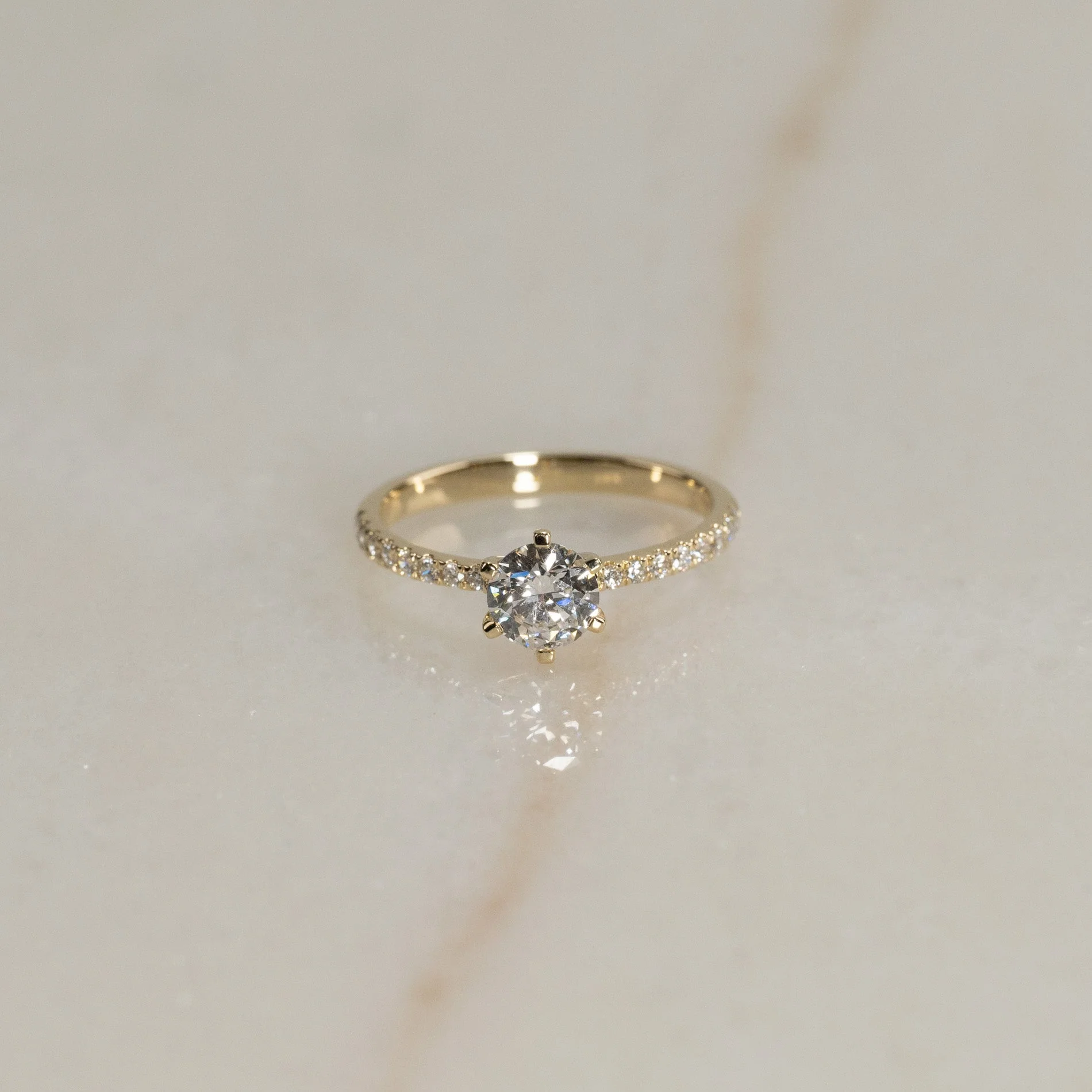 CLASSIC 6-PRONG ALLIANCE LAB-DIAMOND RING - 0.9ct - YG - Image 3