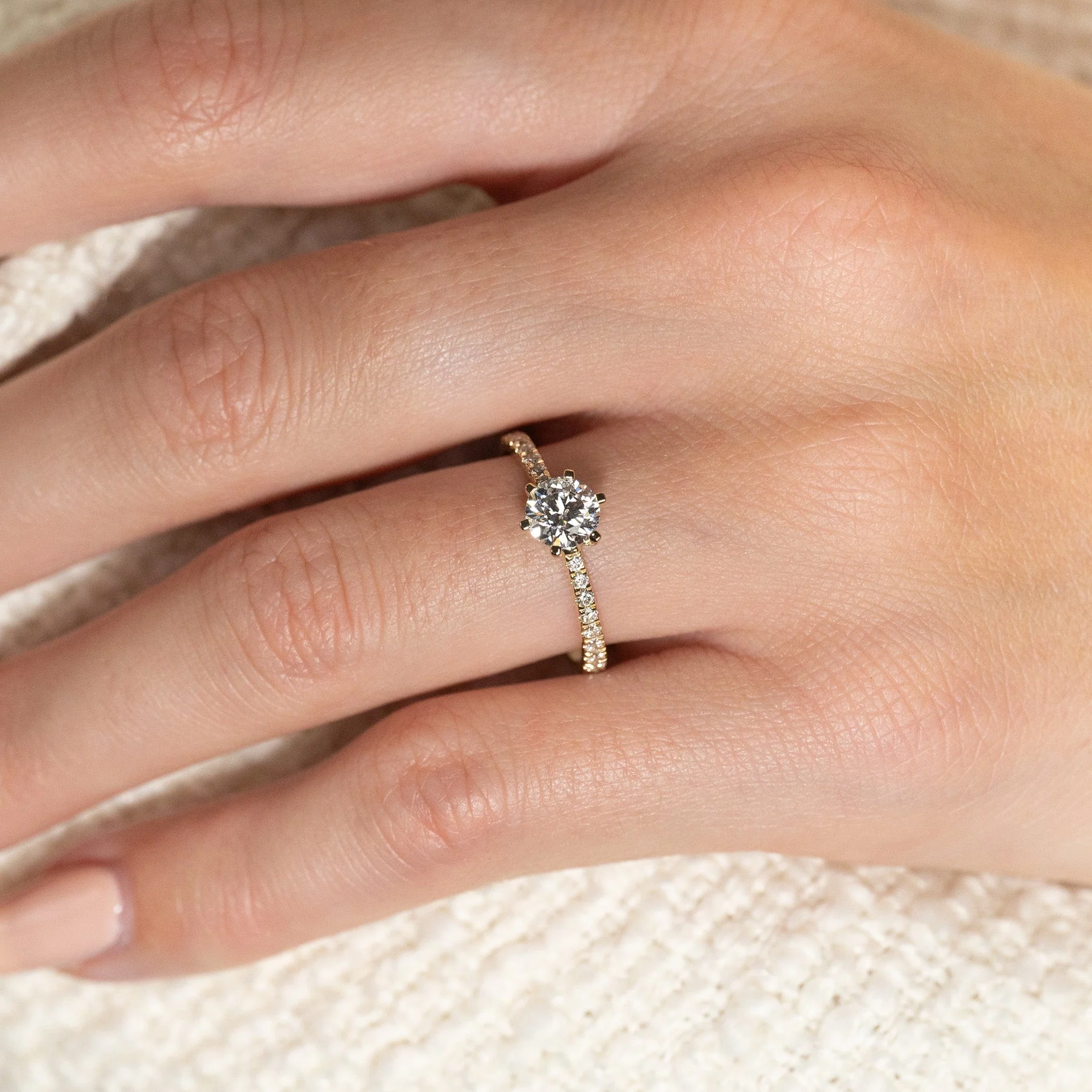 CLASSIC 6-PRONG ALLIANCE LAB-DIAMOND RING - 0.9ct - YG - Image 5