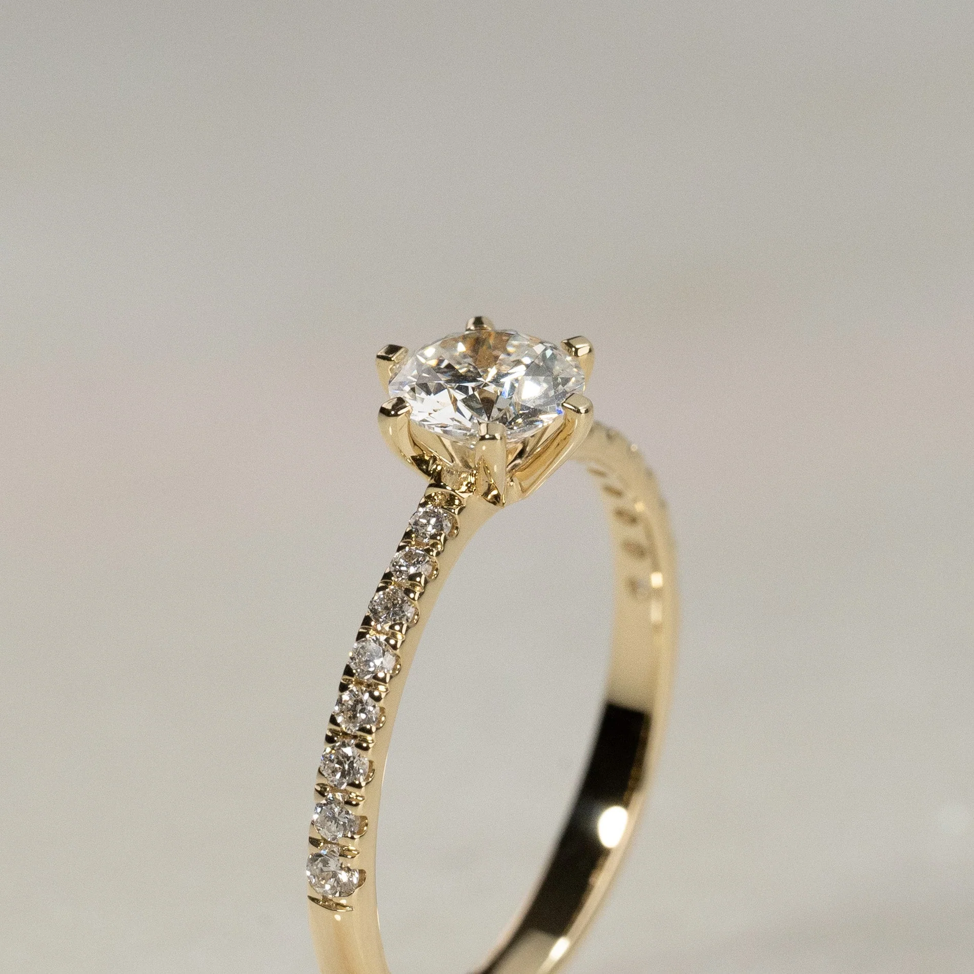 CLASSIC 6-PRONG ALLIANCE LAB-DIAMOND RING - 0.9ct - YG - Image 7