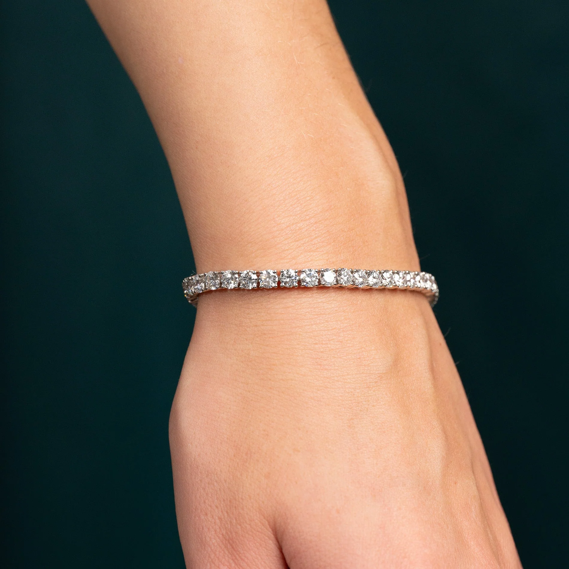 CLASSIC LAB-DIAMOND TENNIS BRACELET - 9.5ct - WG - Image 4