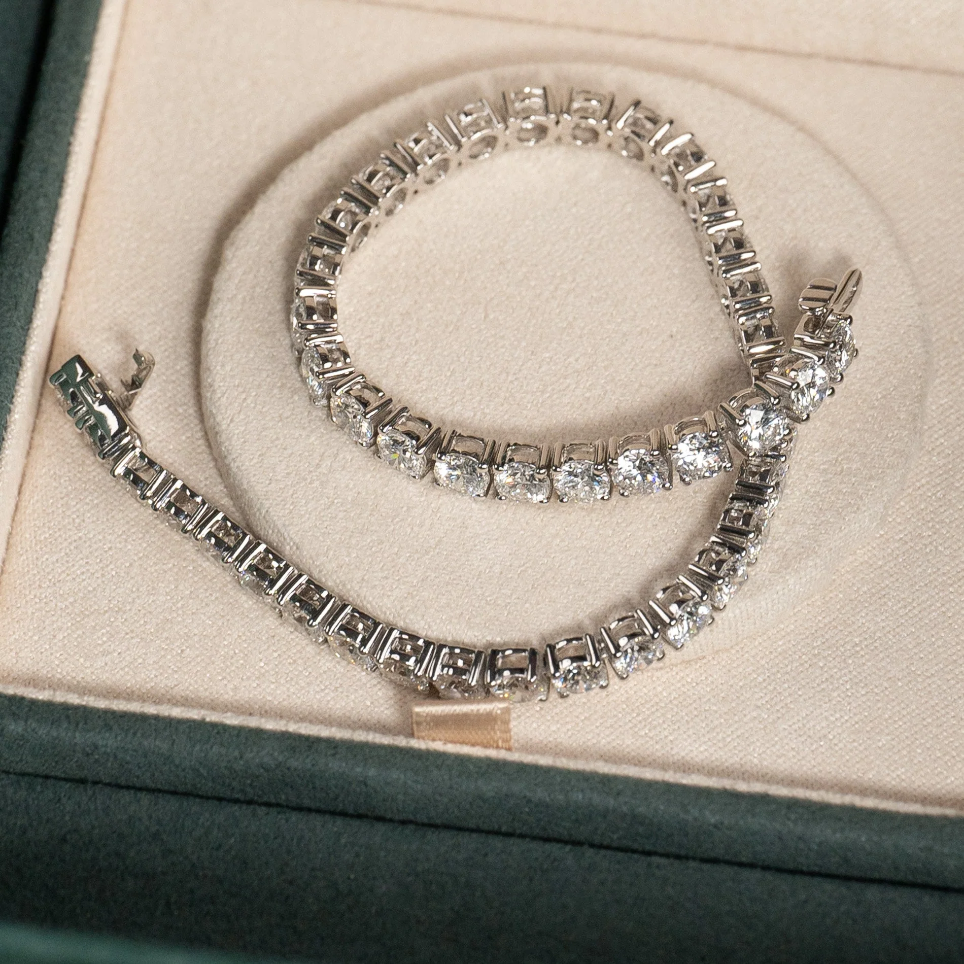 CLASSIC LAB-DIAMOND TENNIS BRACELET - 9.5ct - WG - Image 6