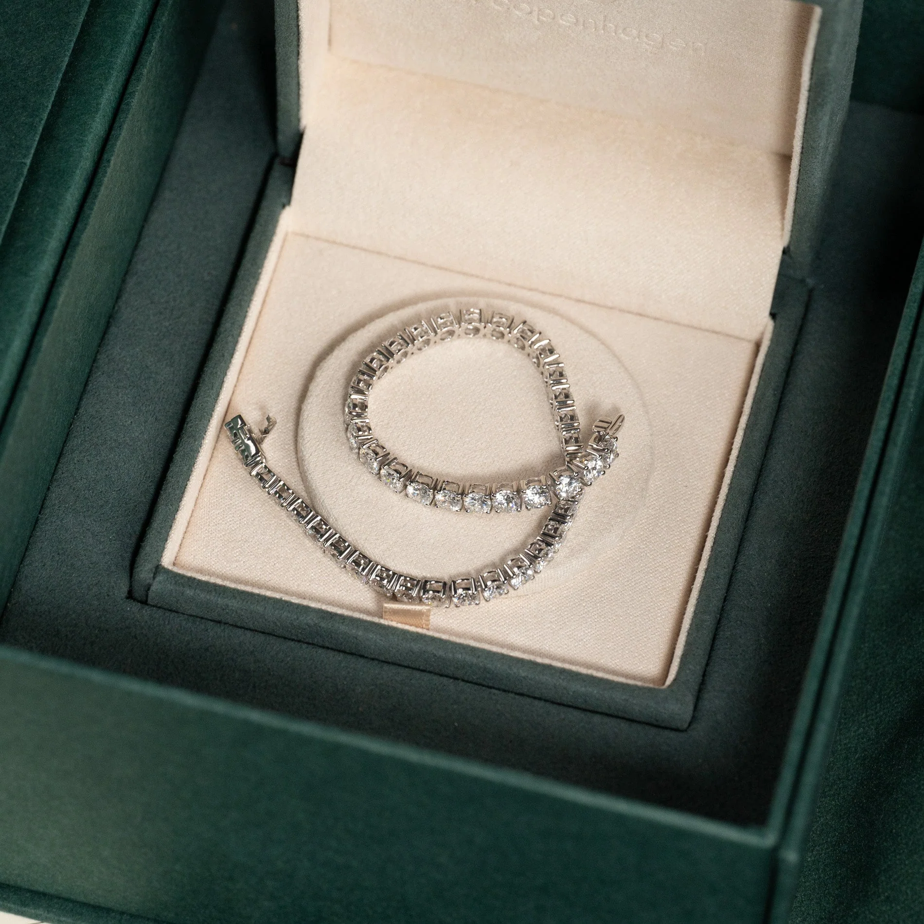 CLASSIC LAB-DIAMOND TENNIS BRACELET - 9.5ct - WG - Image 8