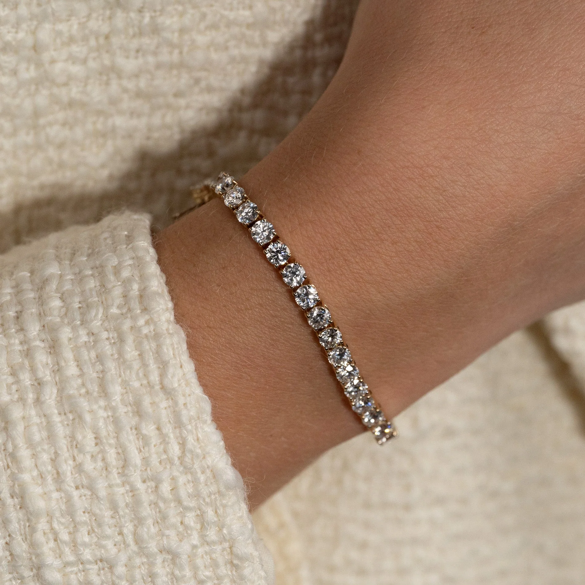 CLASSIC LAB-DIAMOND TENNIS BRACELET - 9.5ct - YG - Image 3