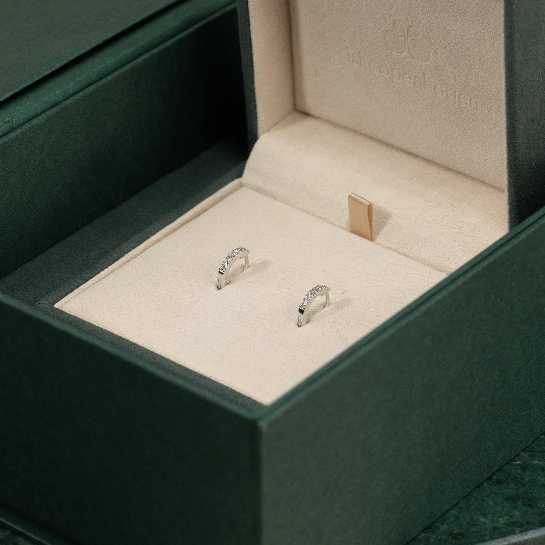 CLASSIC LAB-DIAMOND CREOL EARRING - 0.11ct - WG - Image 10