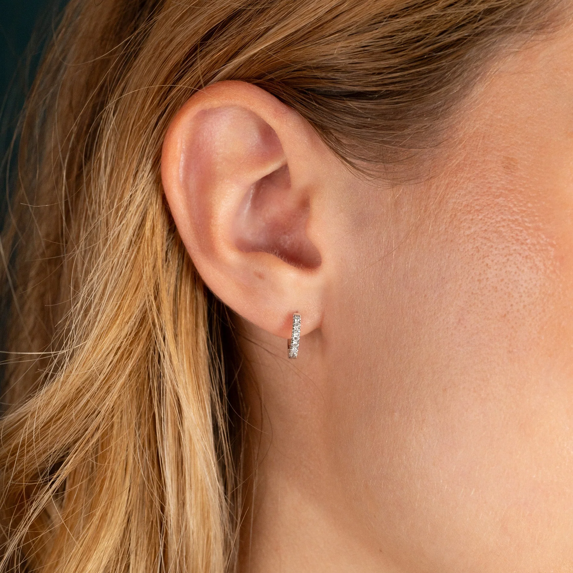 CLASSIC LAB-DIAMOND CREOL EARRING - 0.11ct - WG - Image 4