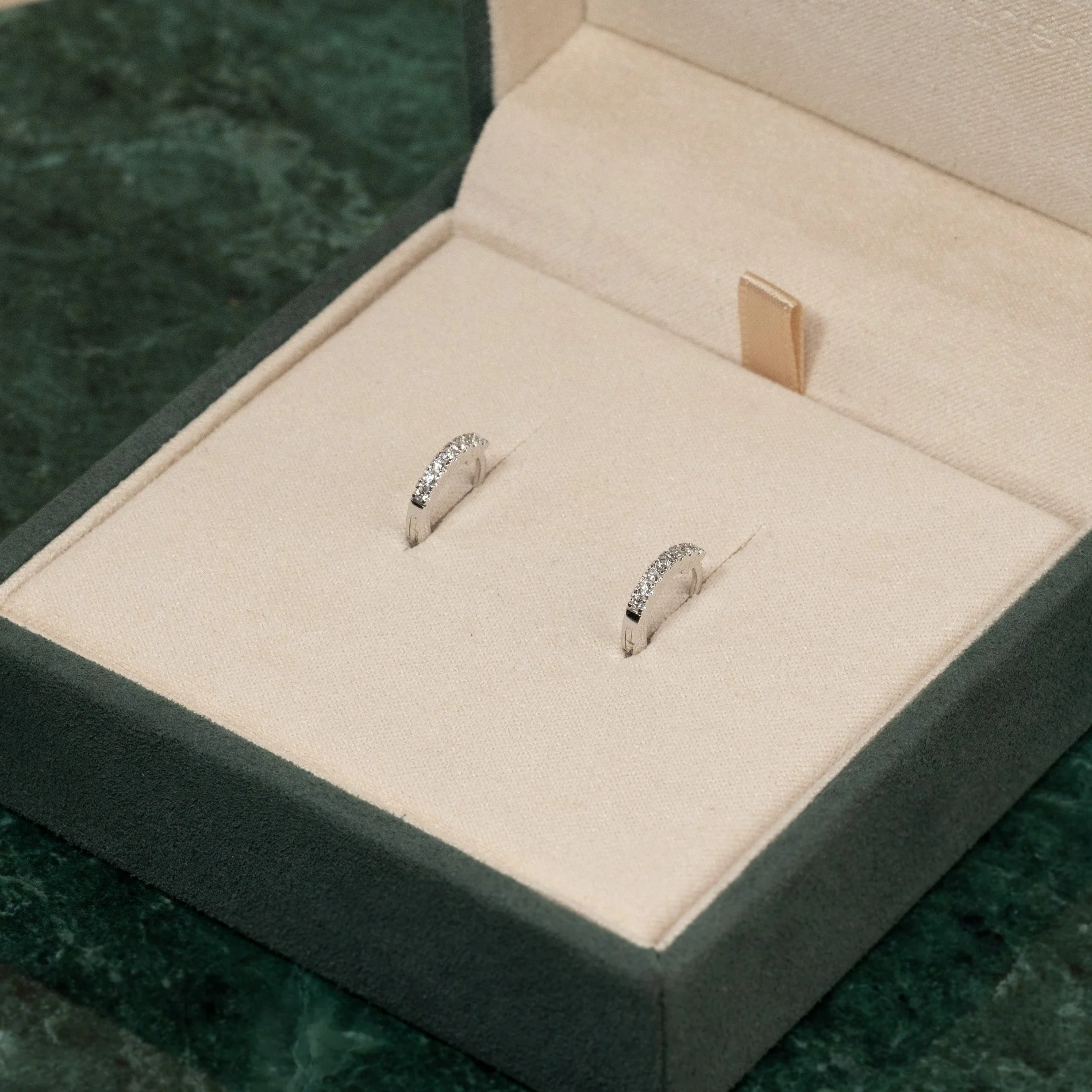 CLASSIC LAB-DIAMOND CREOL EARRING - 0.11ct - WG - Image 5