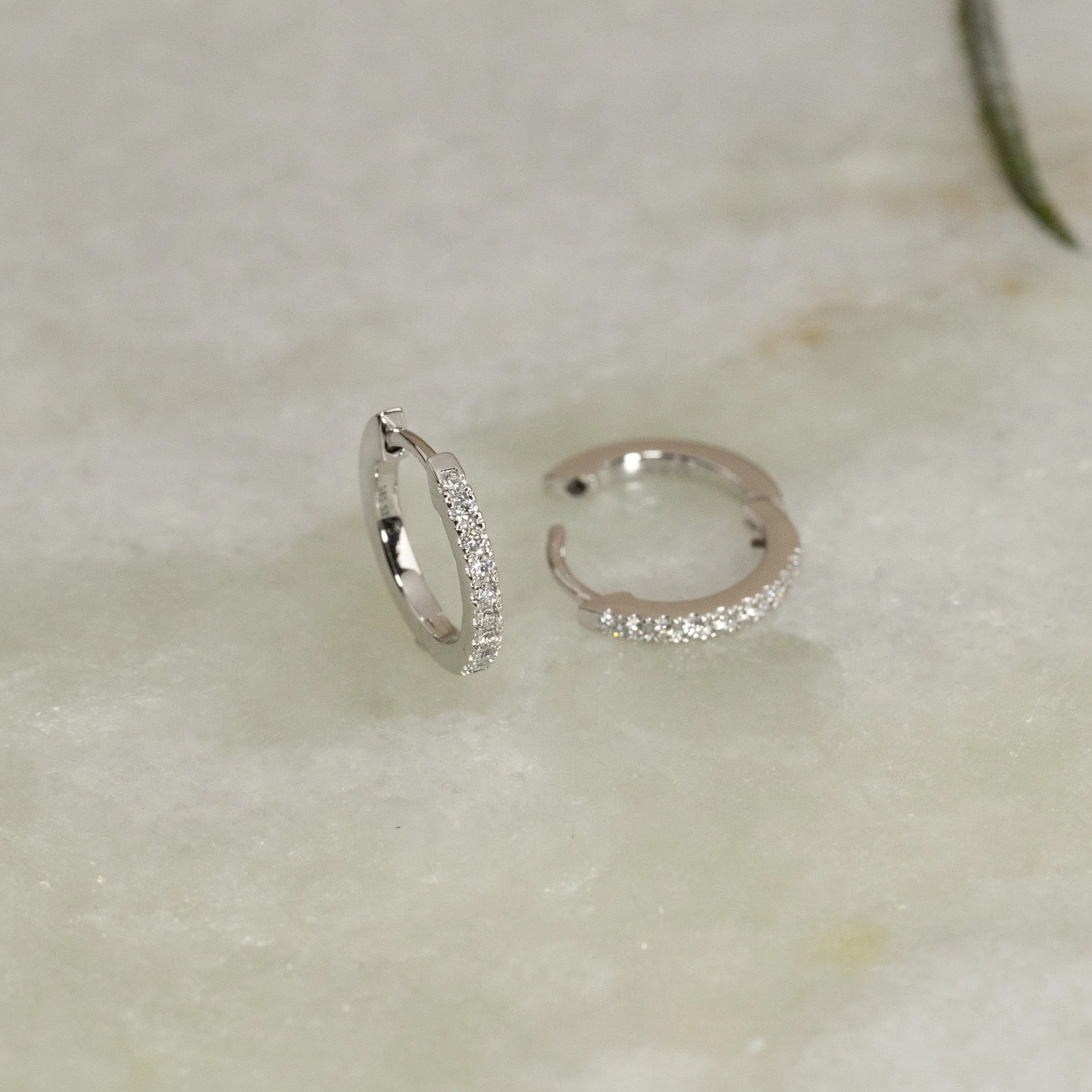 CLASSIC LAB-DIAMOND CREOL EARRING - 0.15ct - WG - Image 12