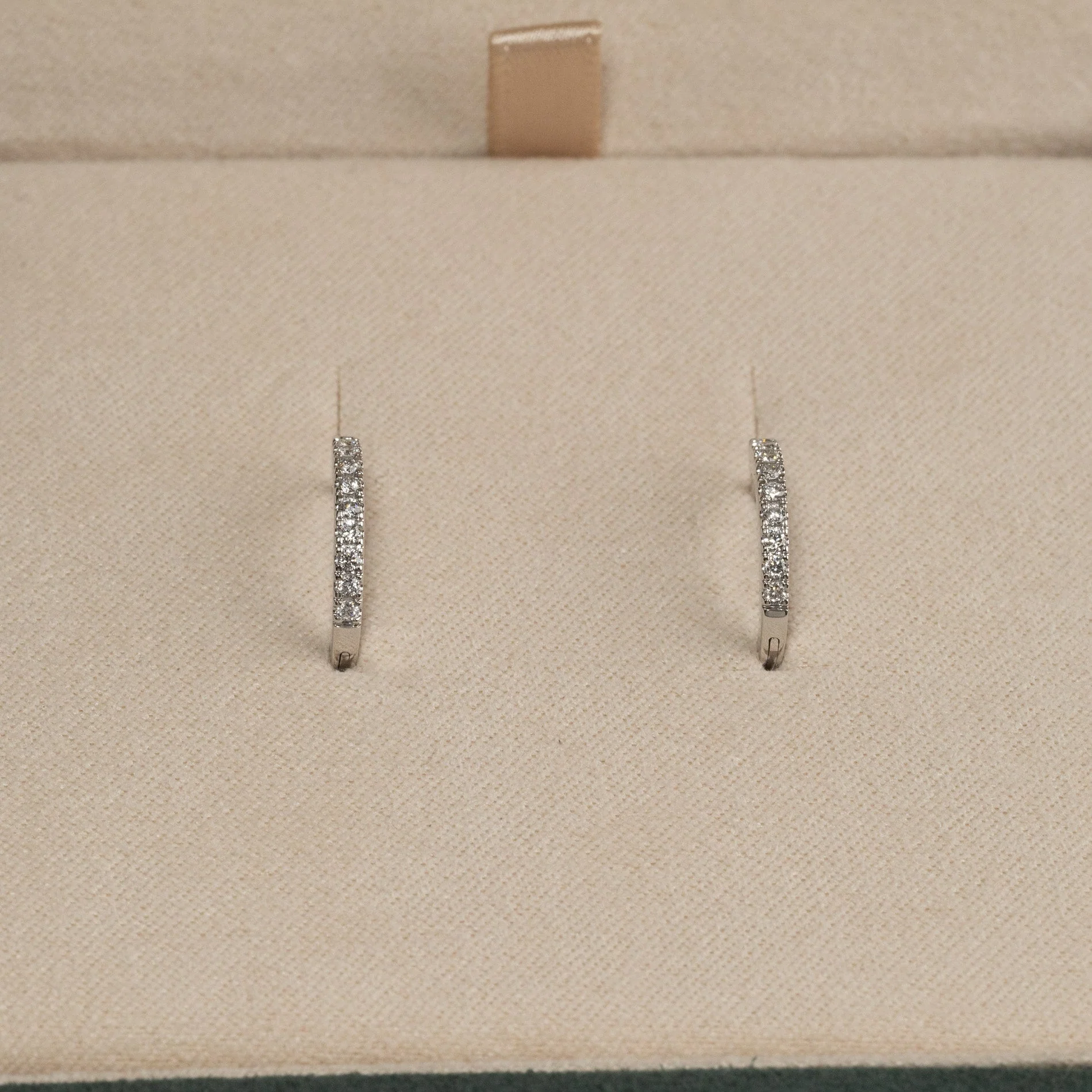 CLASSIC LAB-DIAMOND CREOL EARRING - 0.15ct - WG - Image 3