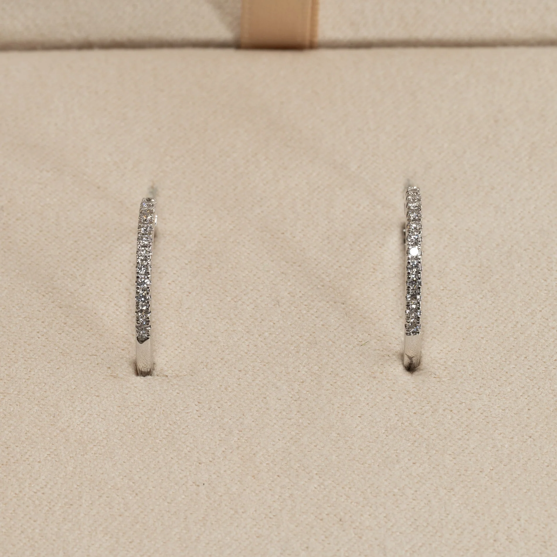 CLASSIC LAB-DIAMOND CREOL EARRING - 0.2ct - WG - Image 9