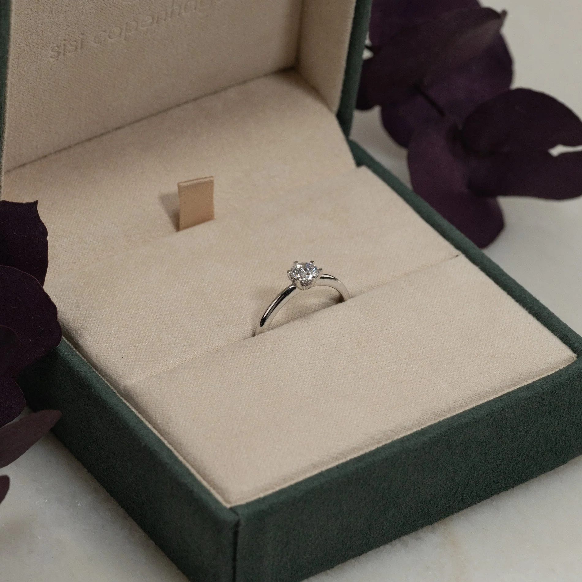CLASSIC SOLITAIRE 6-PRONG LAB-DIAMOND RING - 0.5ct - WG - Image 4
