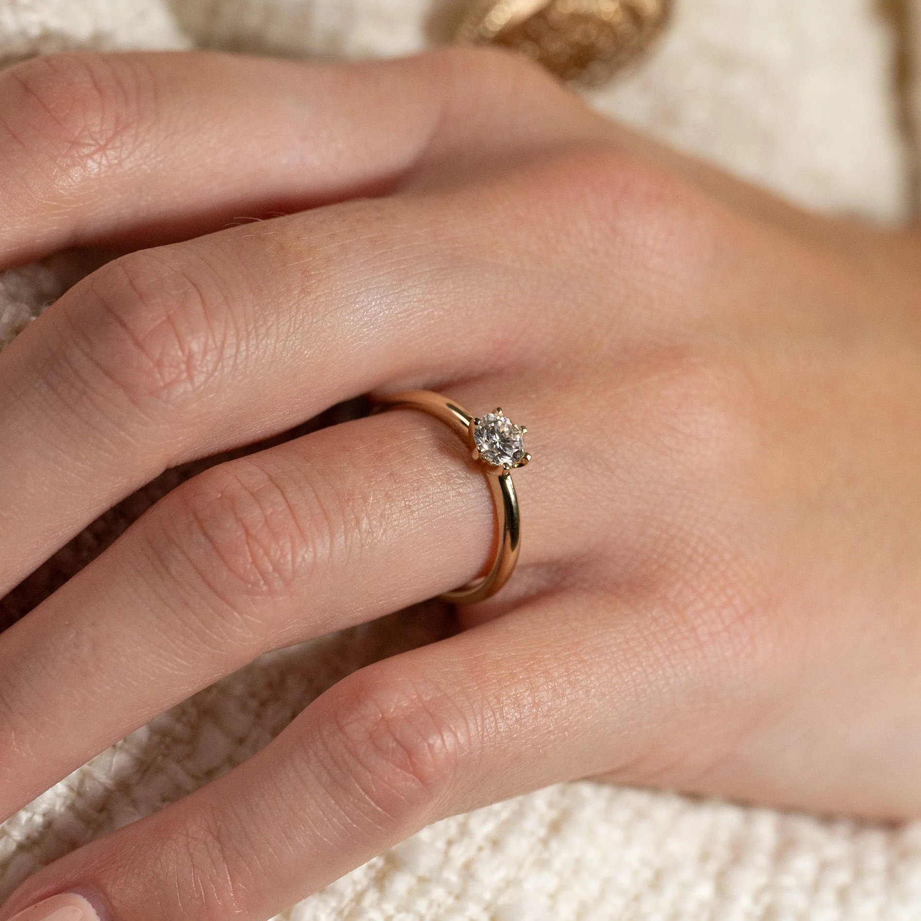 CLASSIC SOLITAIRE 6-PRONG LAB-DIAMOND RING - 0.5ct - YG - Image 2