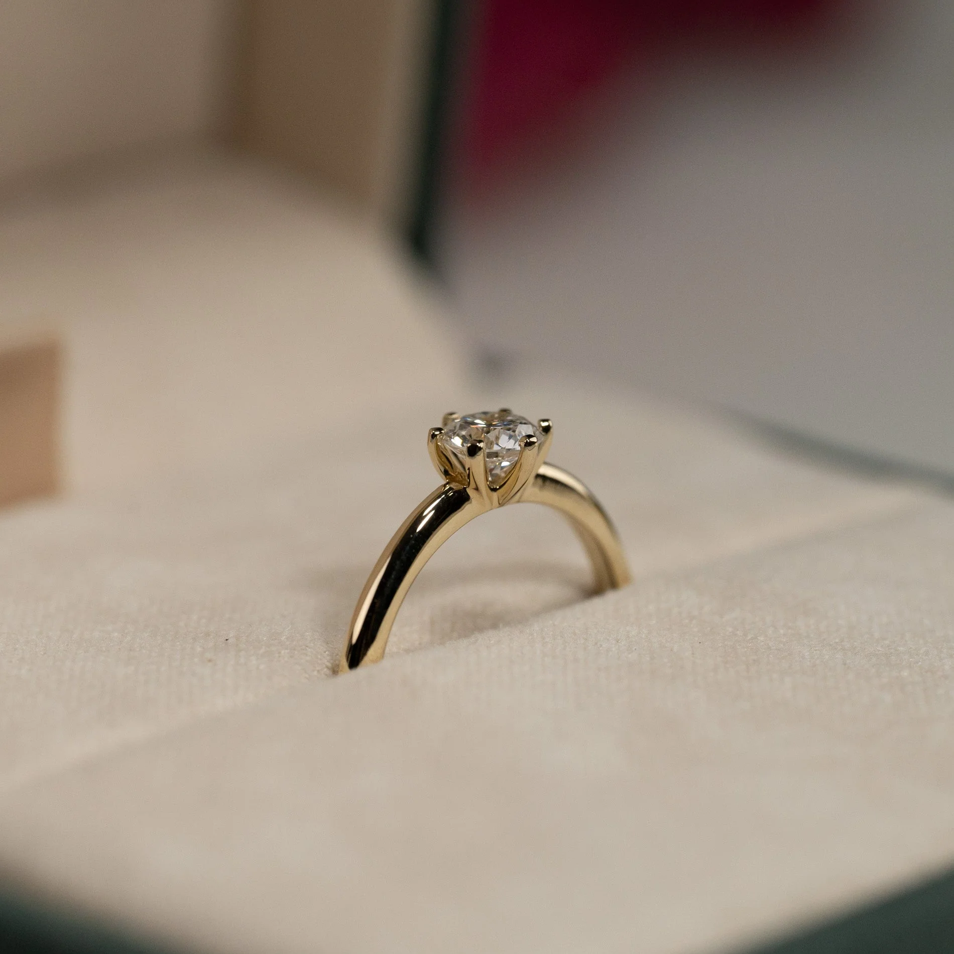 CLASSIC SOLITAIRE 6-PRONG LAB-DIAMOND RING - 0.5ct - YG - Image 3