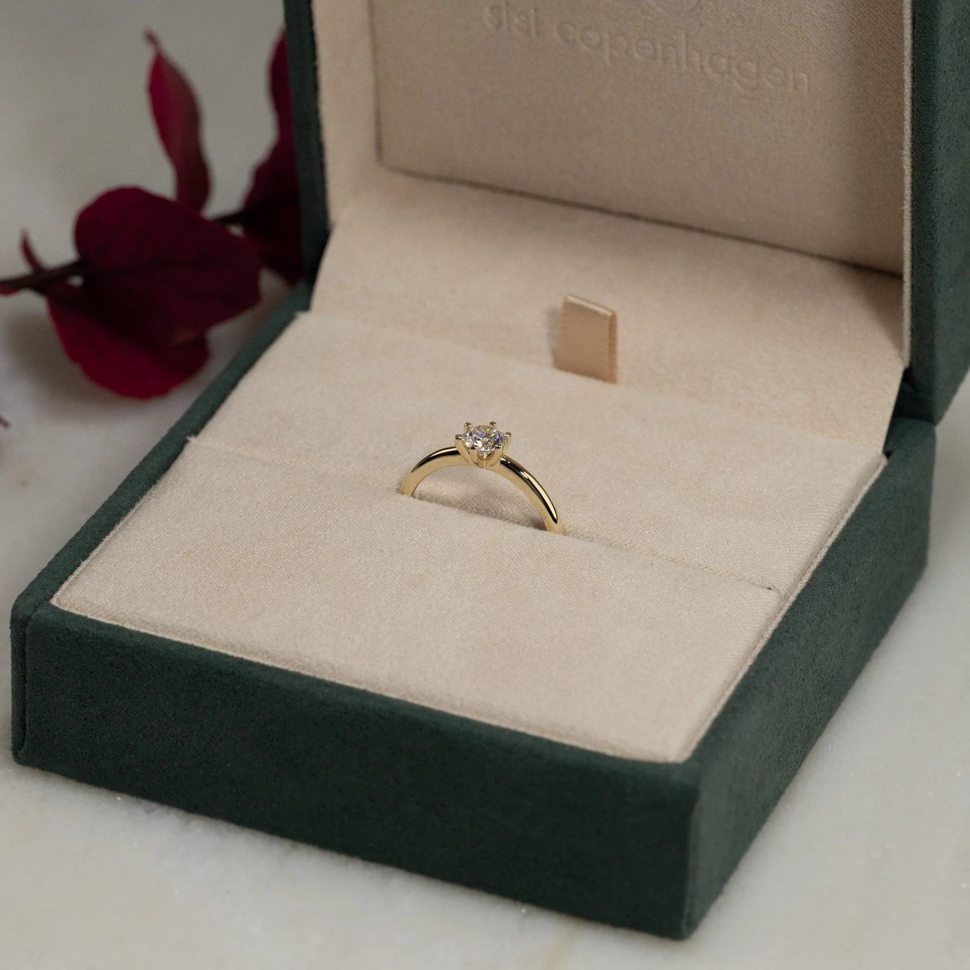 CLASSIC SOLITAIRE 6-PRONG LAB-DIAMOND RING - 0.5ct - YG - Image 5