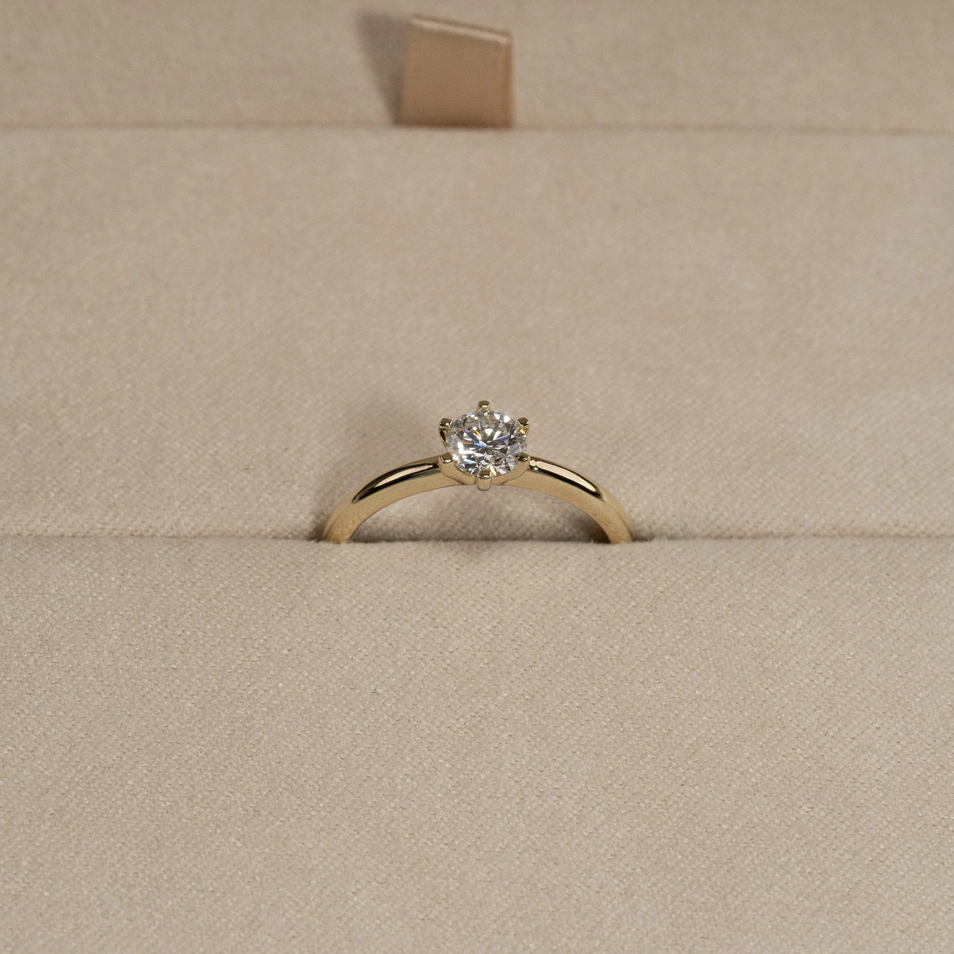 CLASSIC SOLITAIRE 6-PRONG LAB-DIAMOND RING - 0.5ct - YG - Image 6
