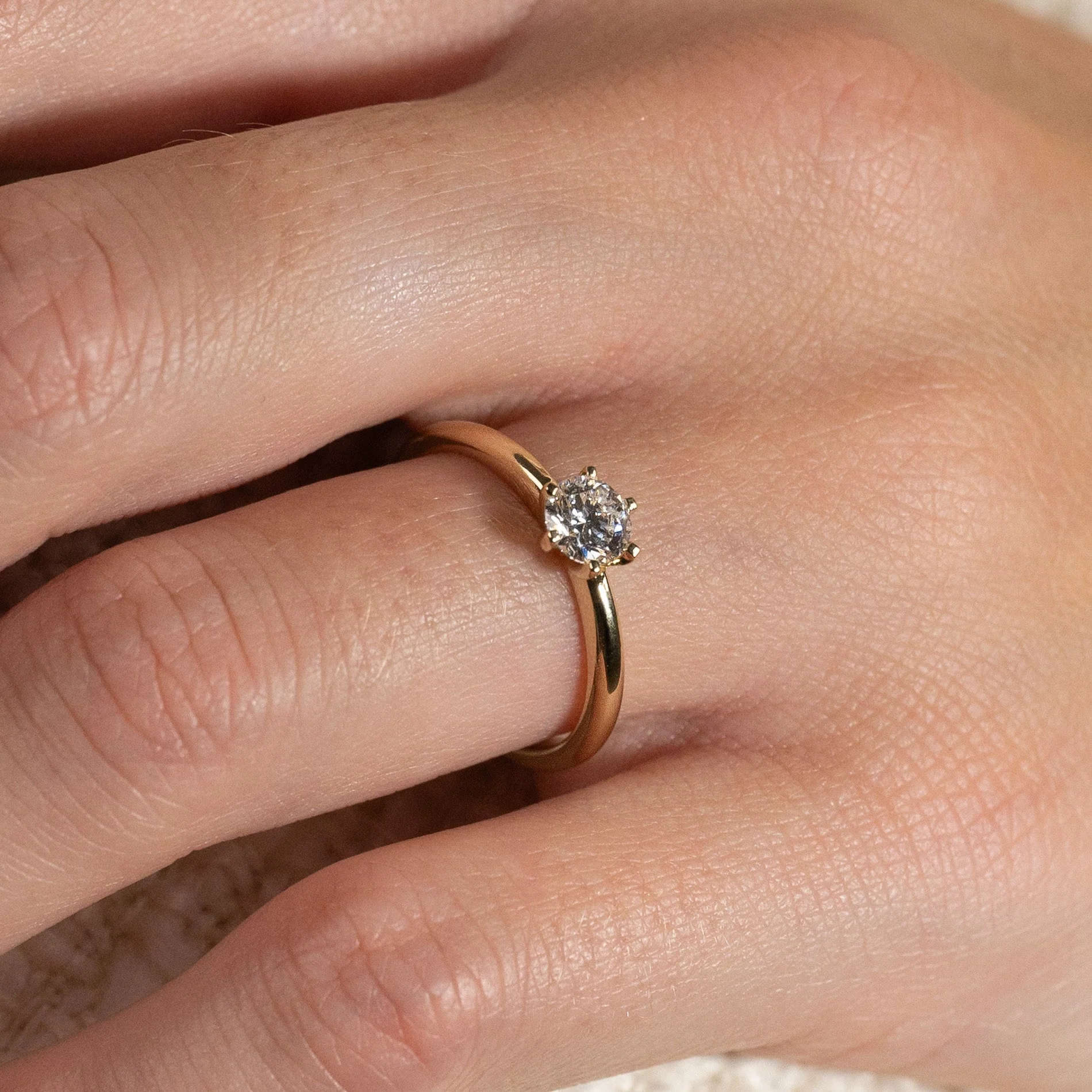 CLASSIC SOLITAIRE 6-PRONG LAB-DIAMOND RING - 0.5ct - YG - Image 8