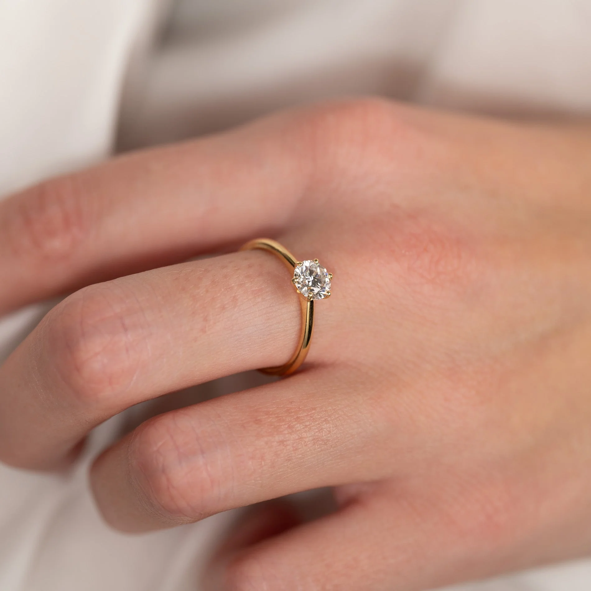 CLASSIC SOLITAIRE 6-PRONG LAB-DIAMOND RING - 0.75ct - YG - Image 9